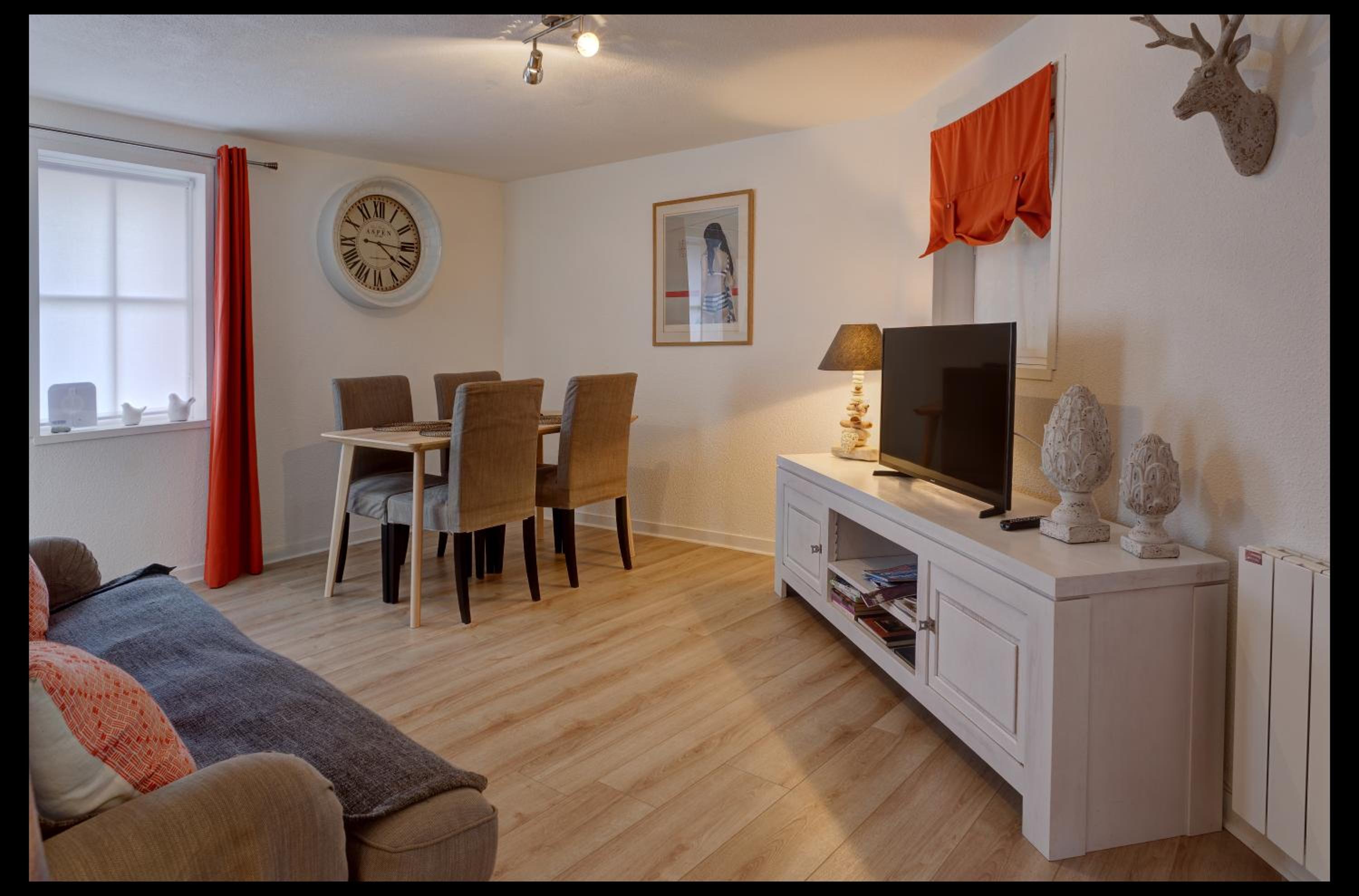 Apartment - Split Level - Photo 1