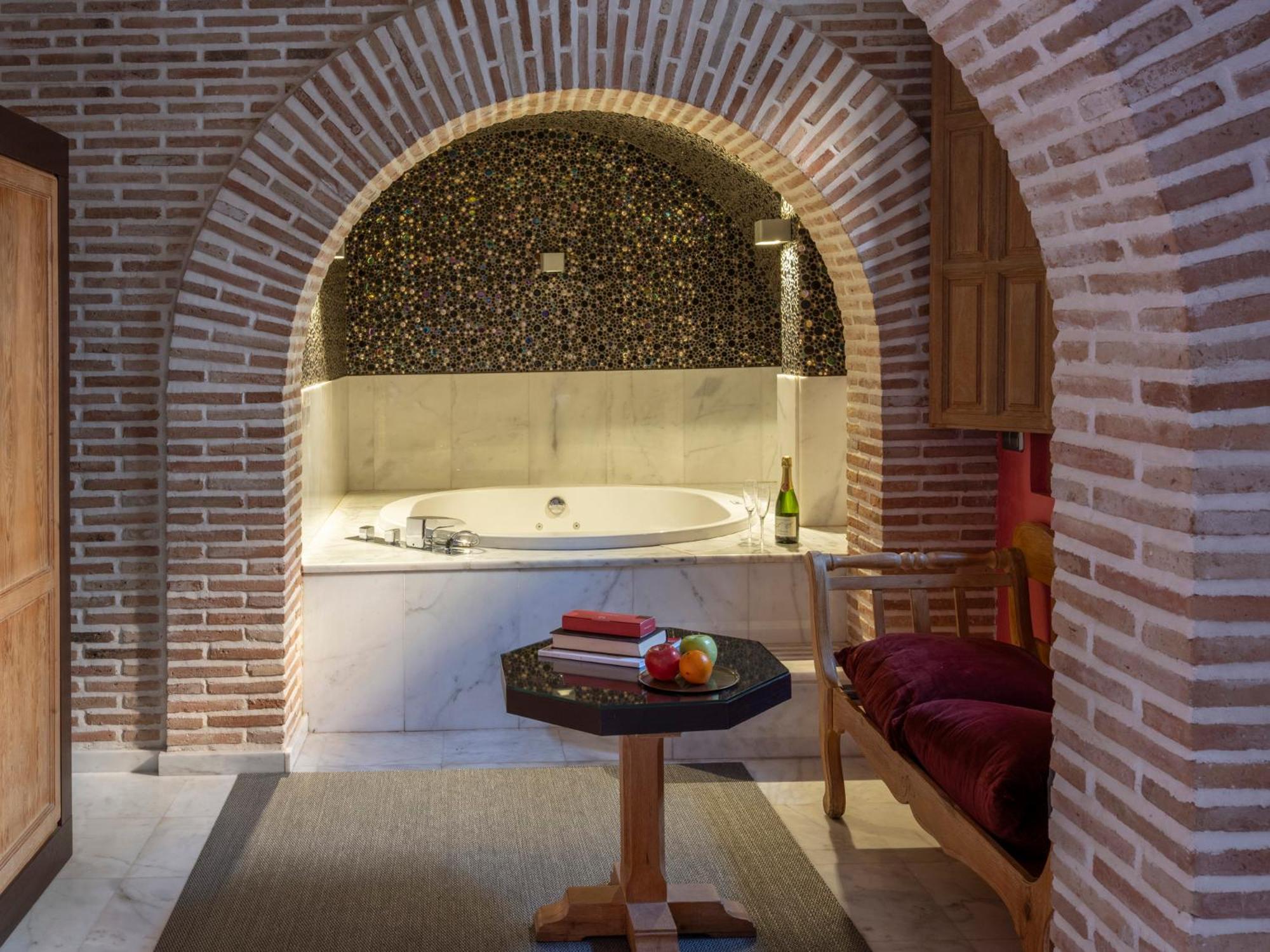 Deluxe Suite with Spa Bath
