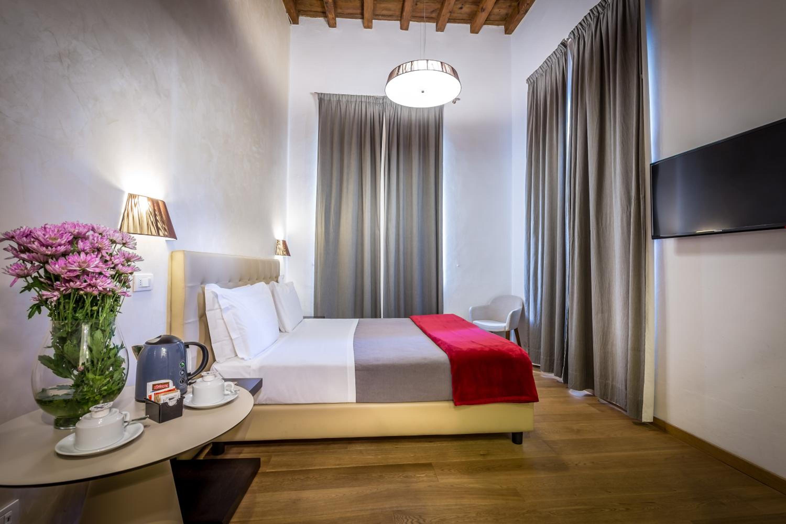 Double Room thumbnail 6