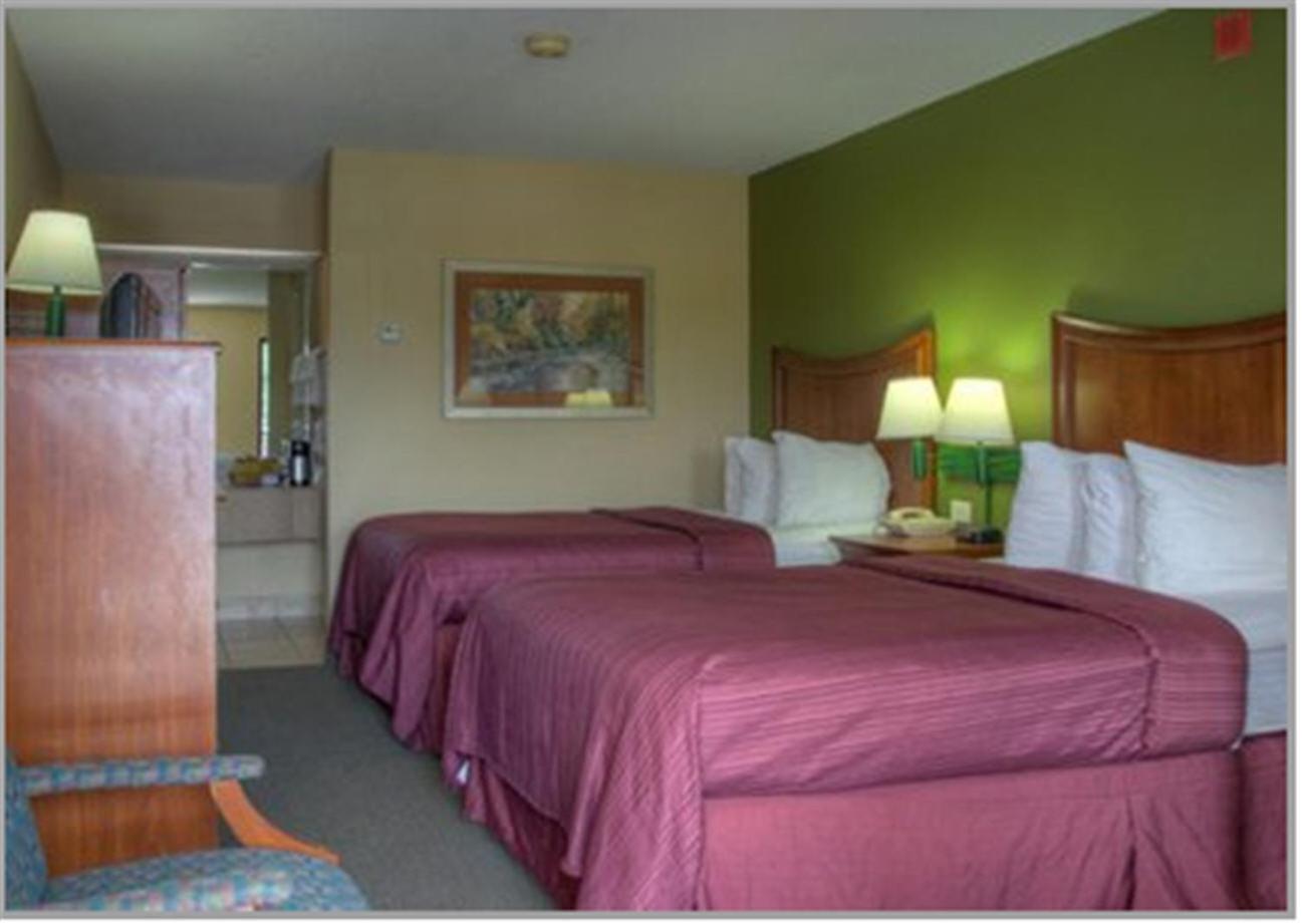Double Room with Two Double Beds - Non-Smoking - Photo 5