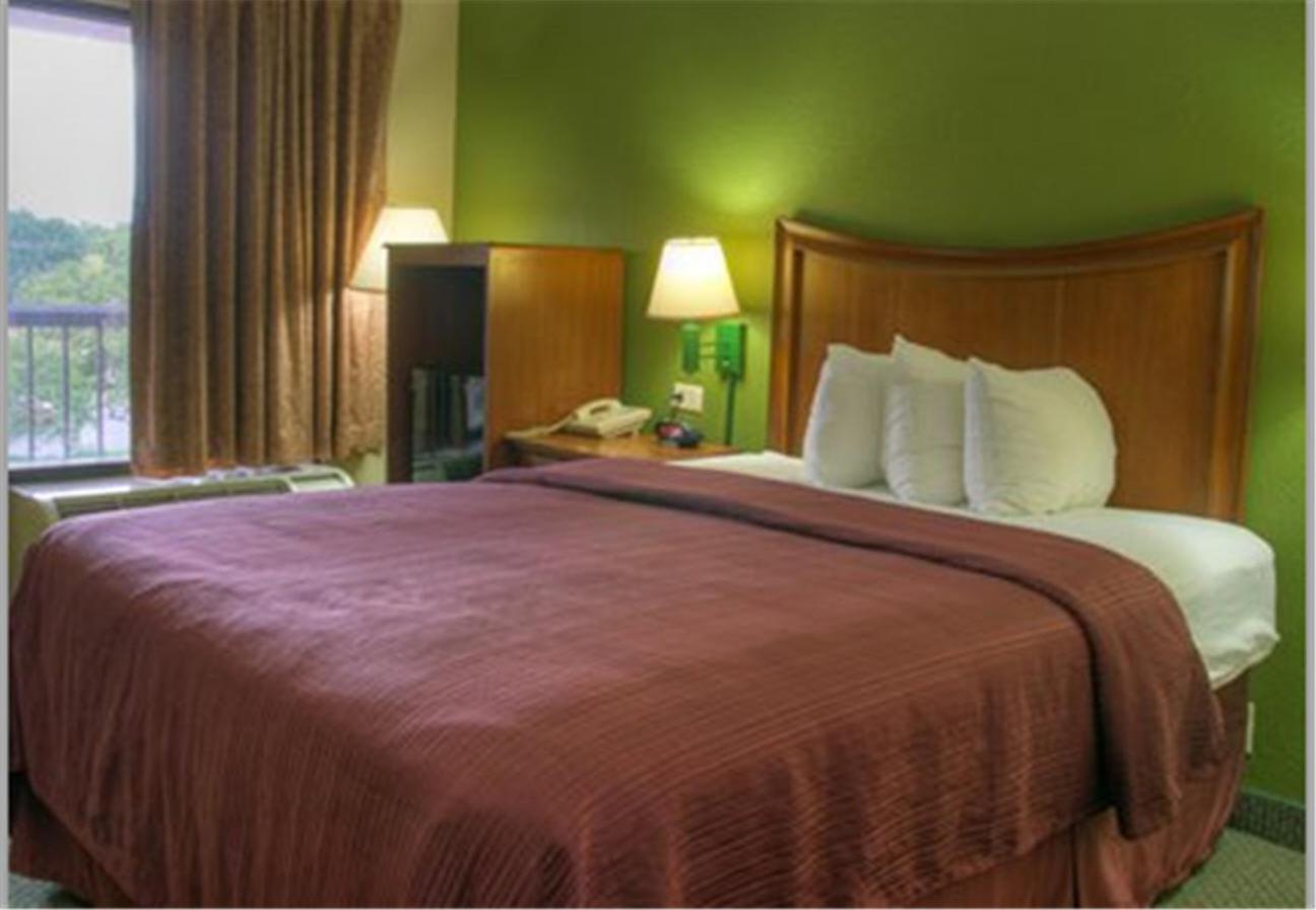 King Room - Non-Smoking - Photo 3