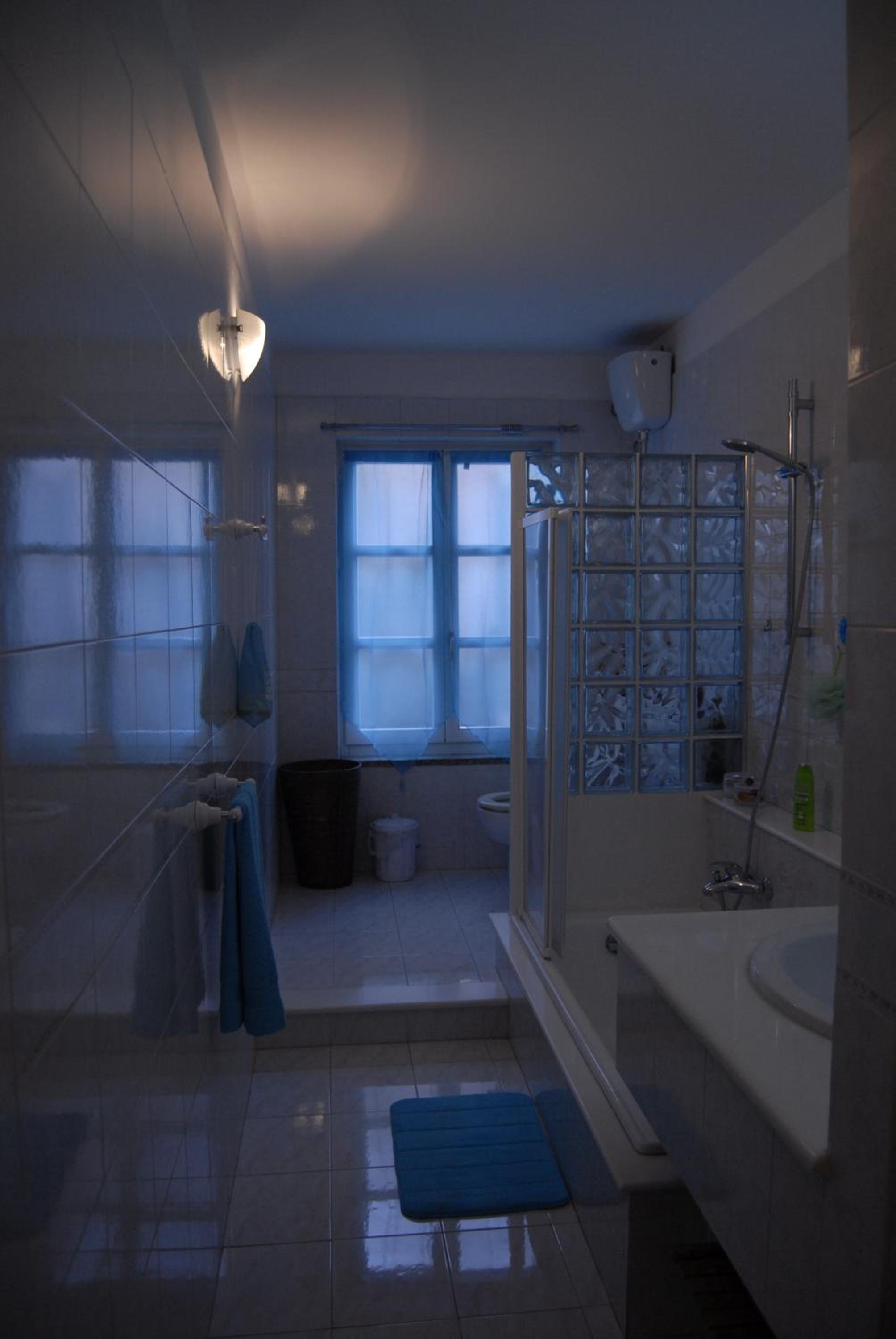 Quadruple Room with Balcony - Photo 20