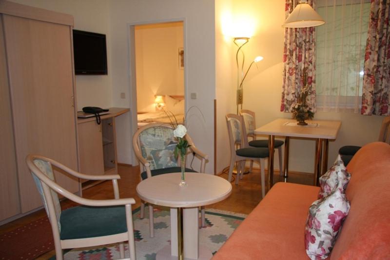 One-Bedroom Apartment with Balcony - No Kitchen photo 1