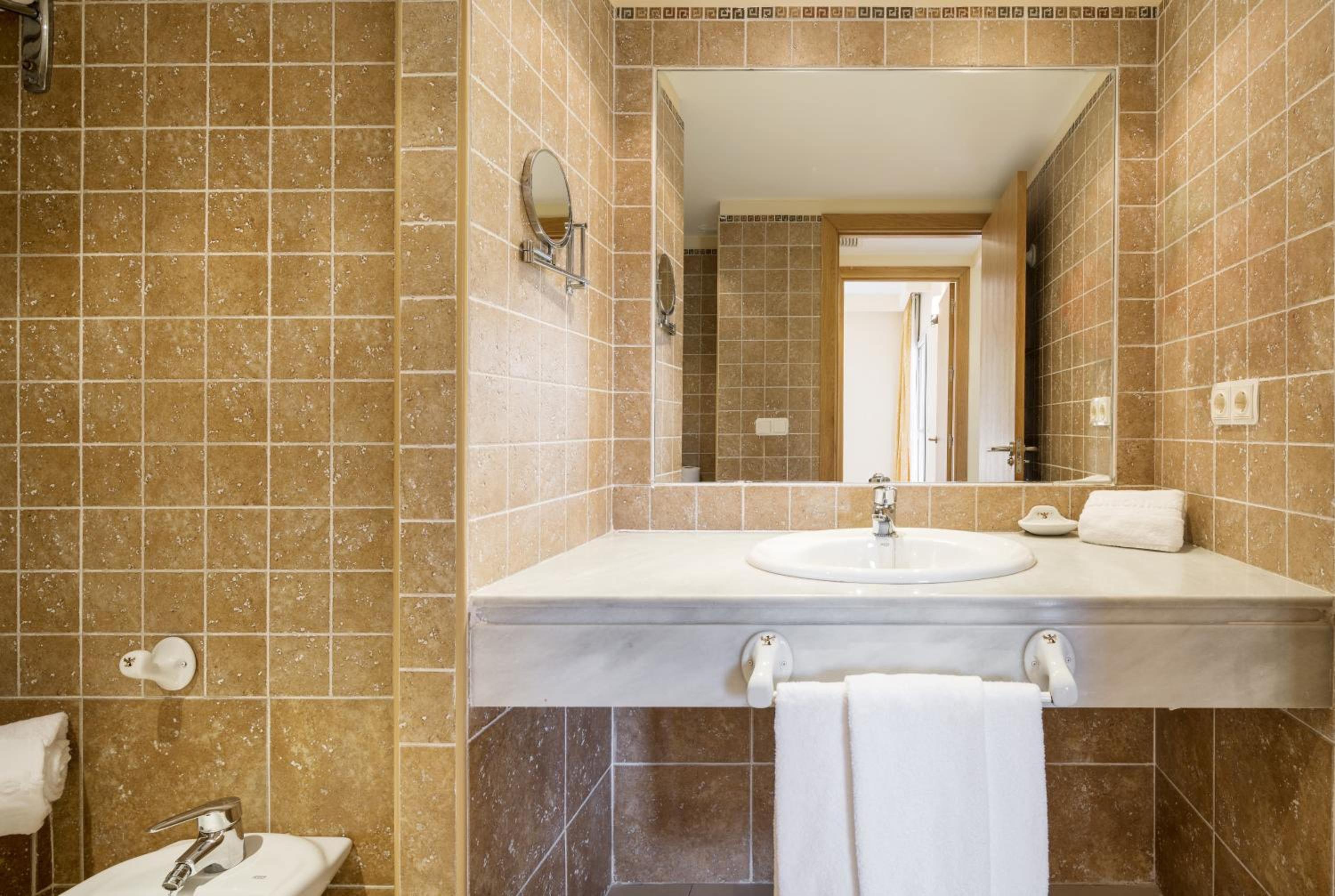 Two-Bedroom Apartment (4 Adults) - Photo 5