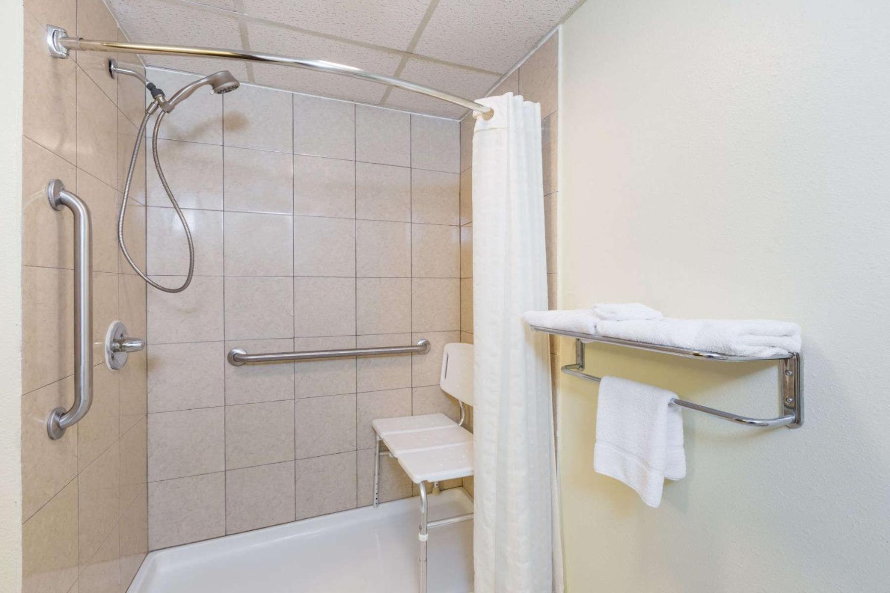 King Room - Disability Access/Non-Smoking - Photo 5