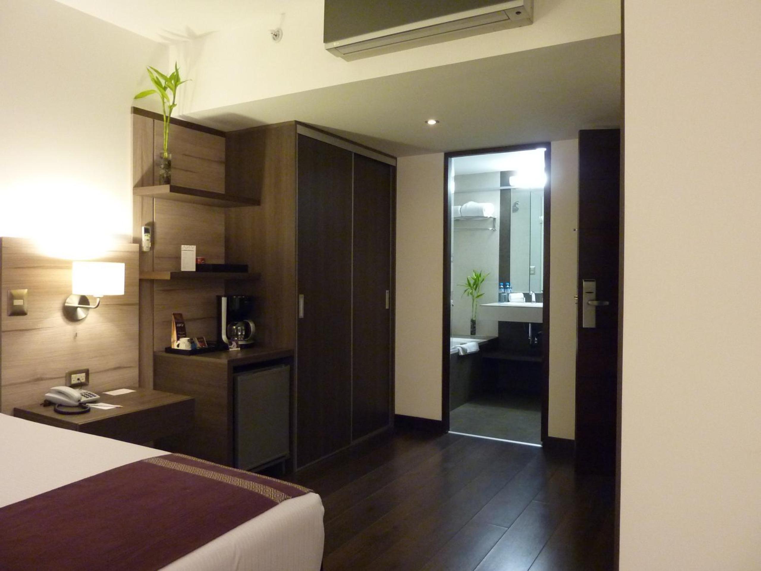 Premium King Room photo 3