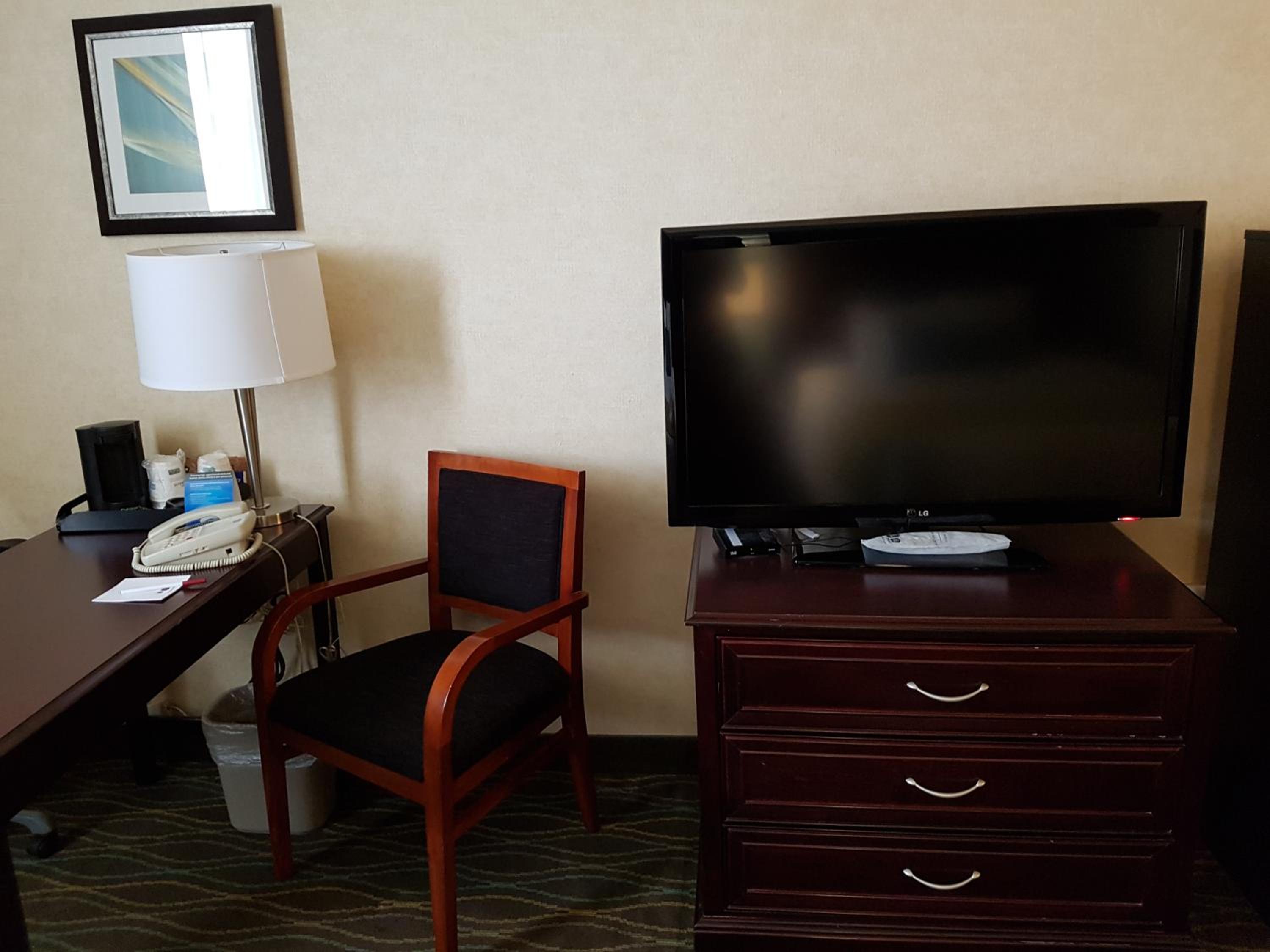 King Room - Non-Smoking - Photo 6