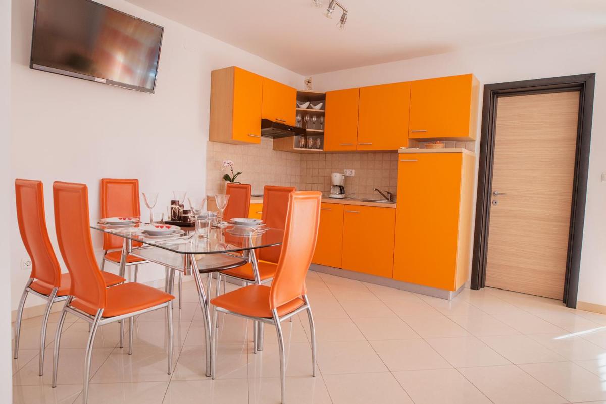 Apartment with Terrace photo 3