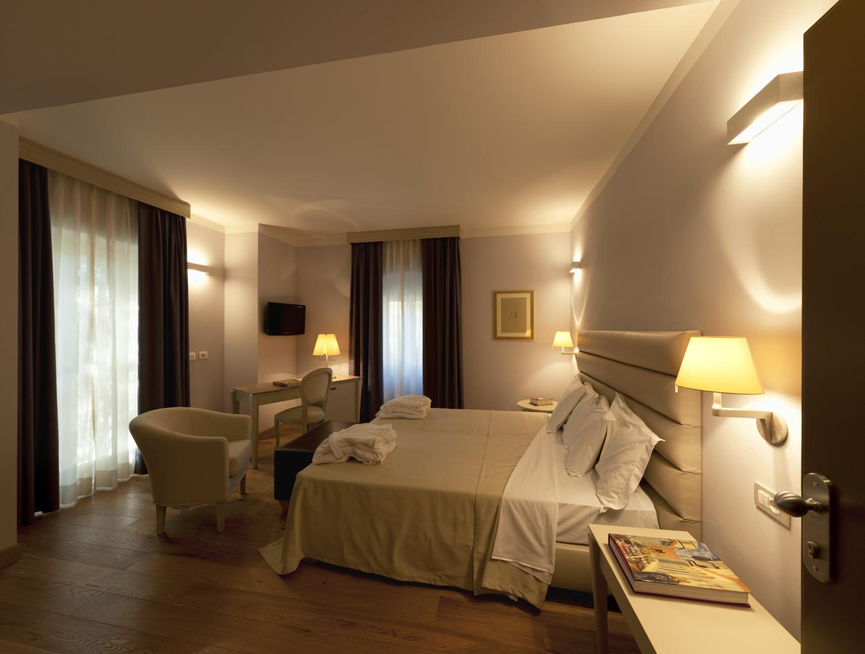 Classic Double Room - Photo 9