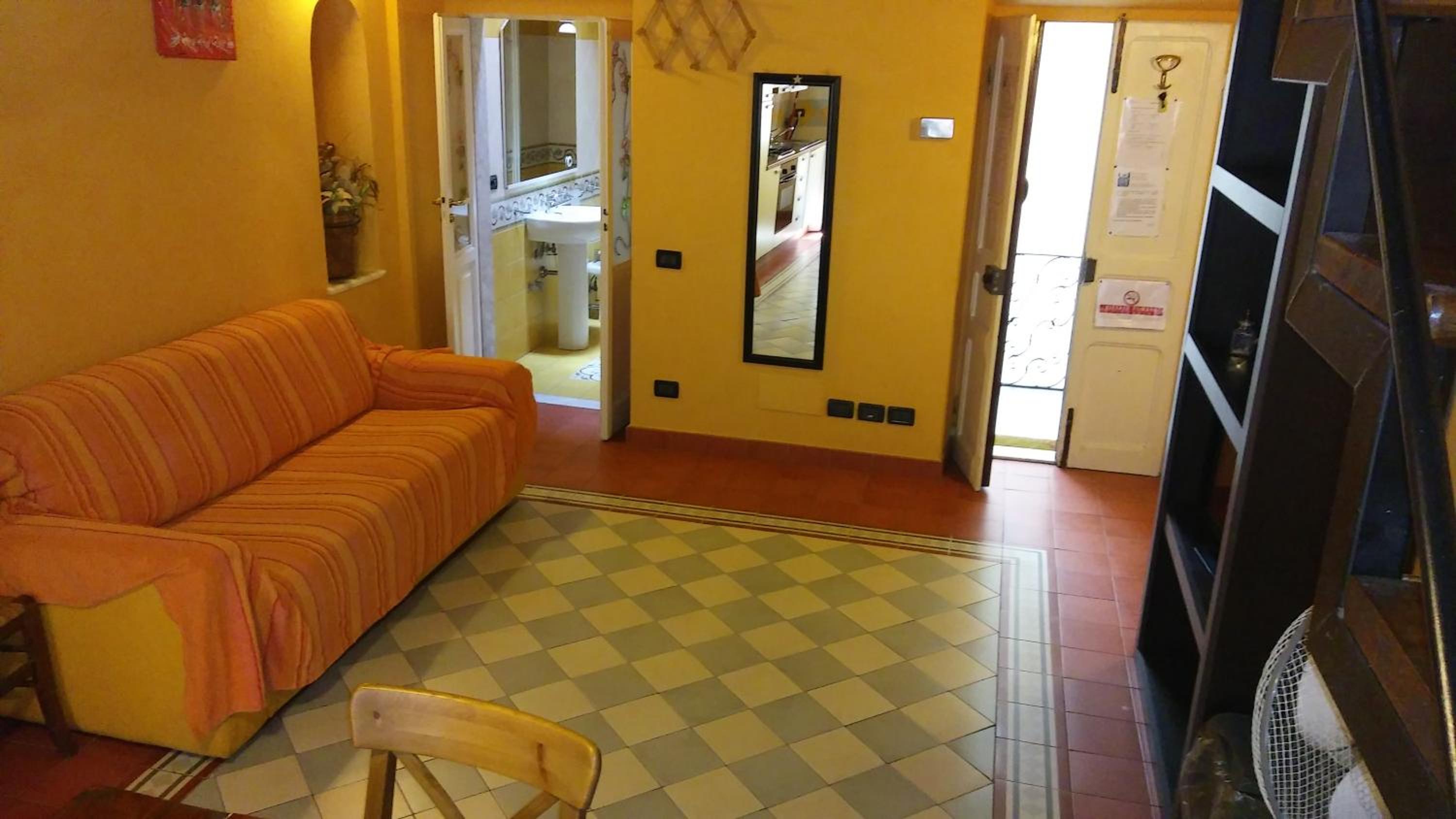 Studio Apartment - Photo 1
