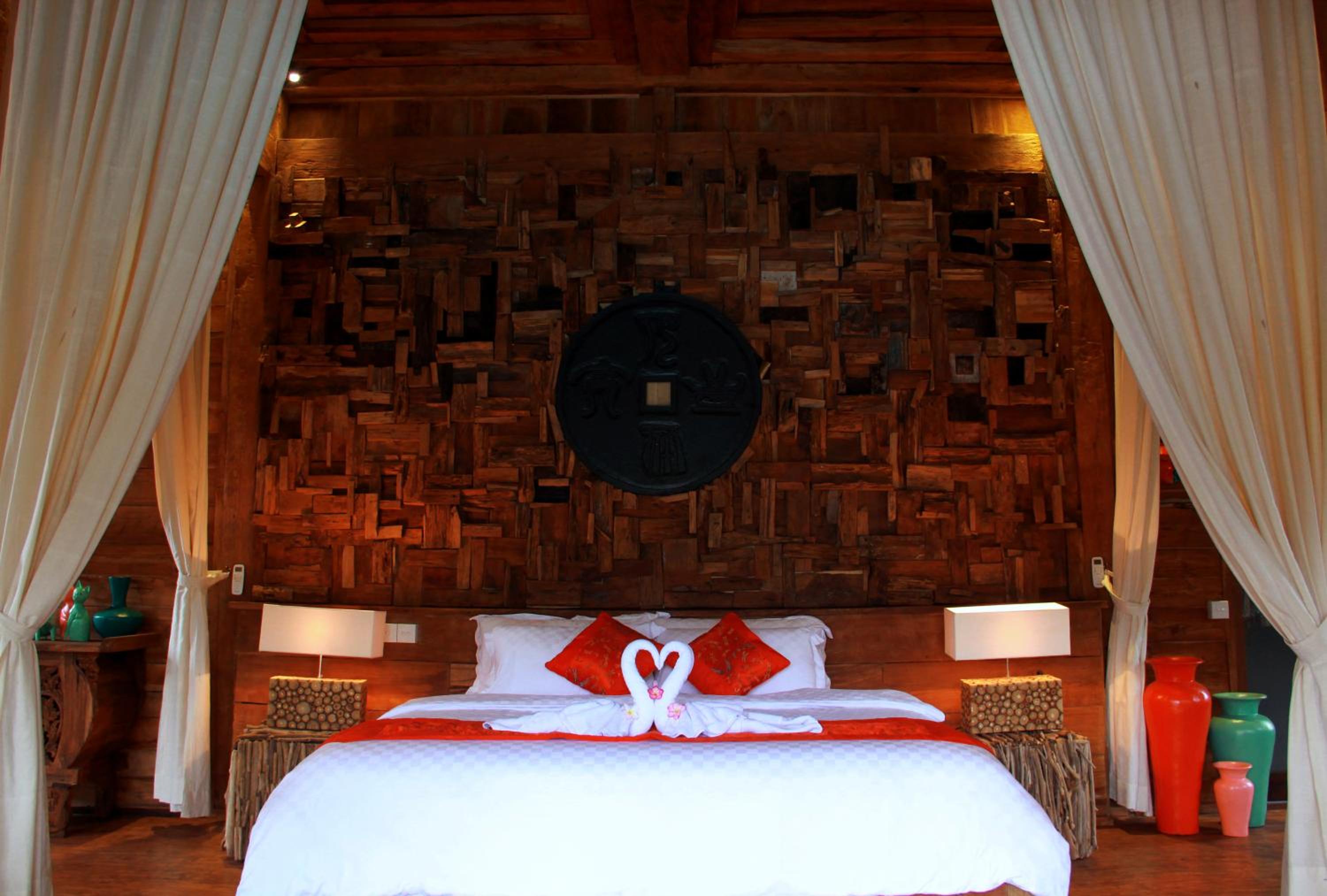 Deluxe Suite with Pool View photo 1