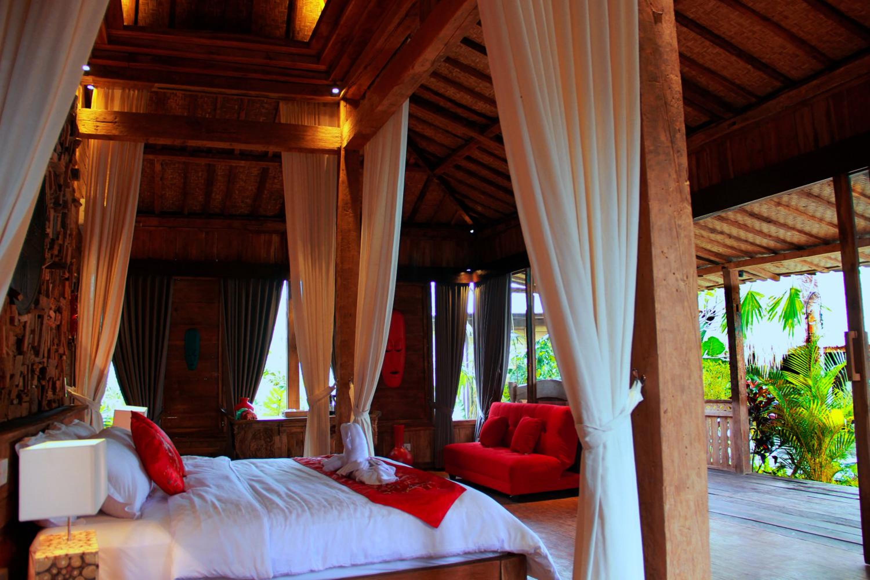 Deluxe Suite with Pool View photo 2
