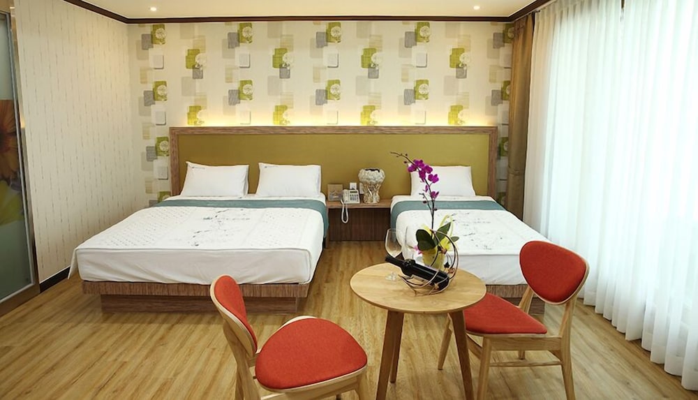 Triple Room, Multiple Beds