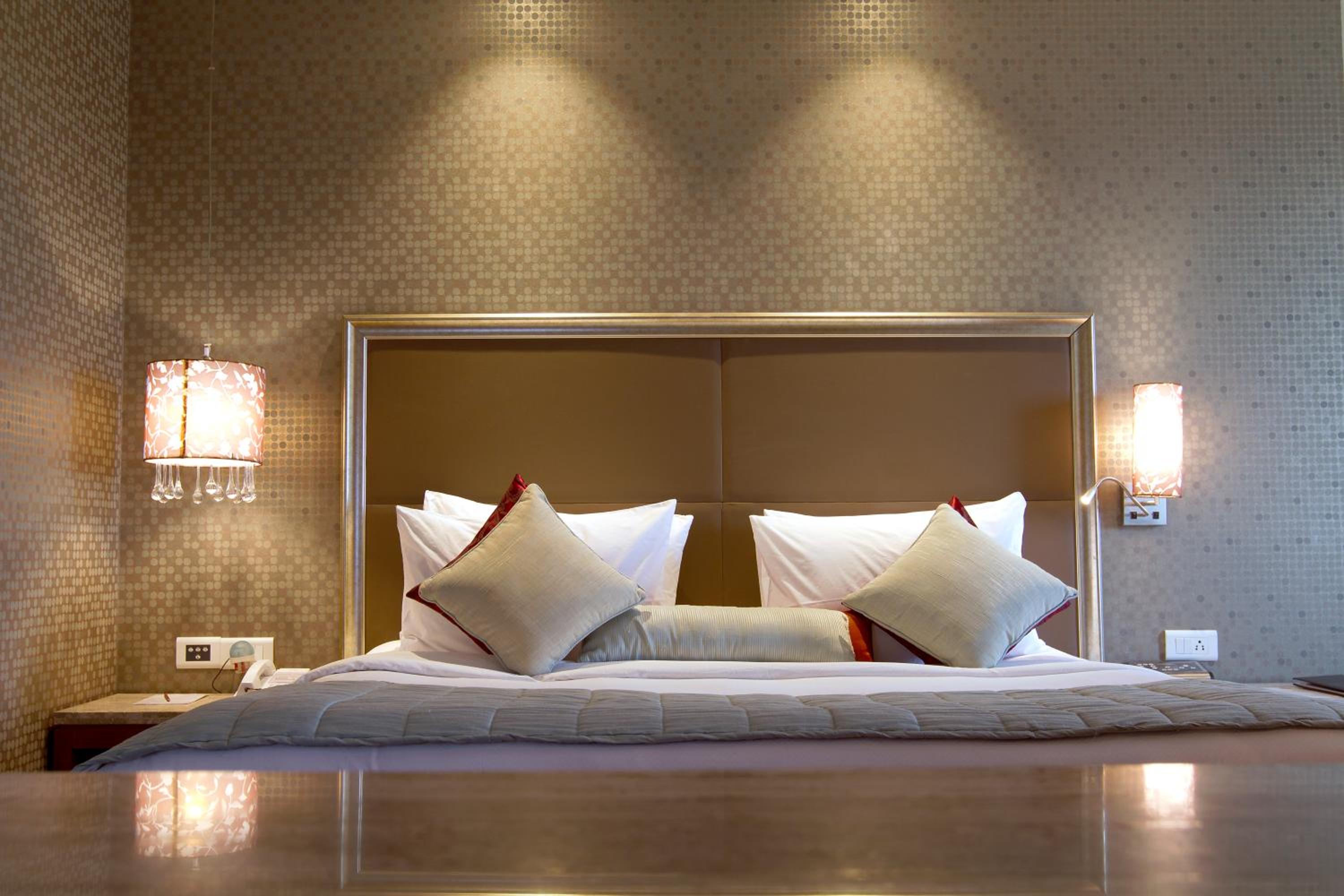 Suite - Photo 11