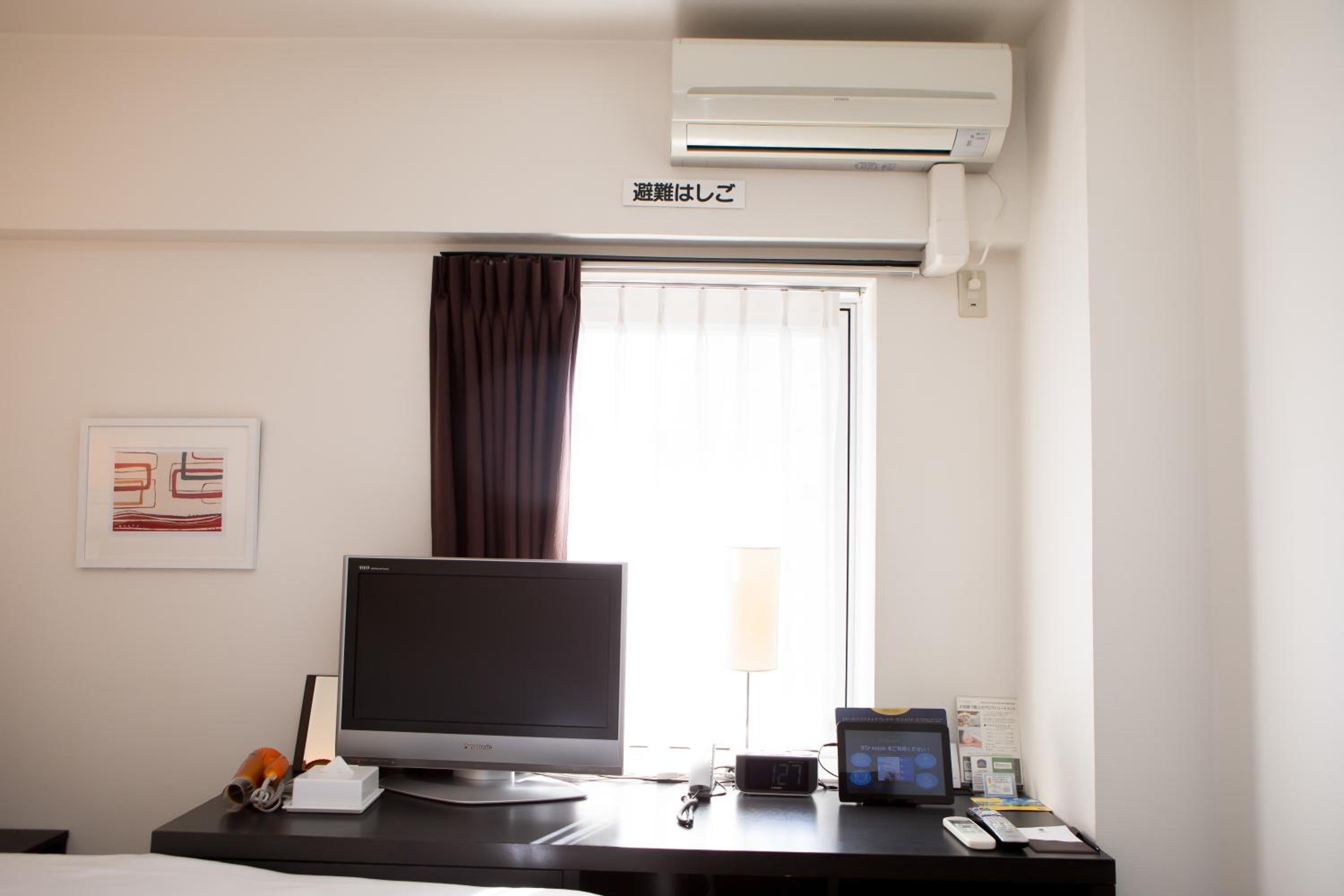 Twin Room - Non-Smoking photo 3