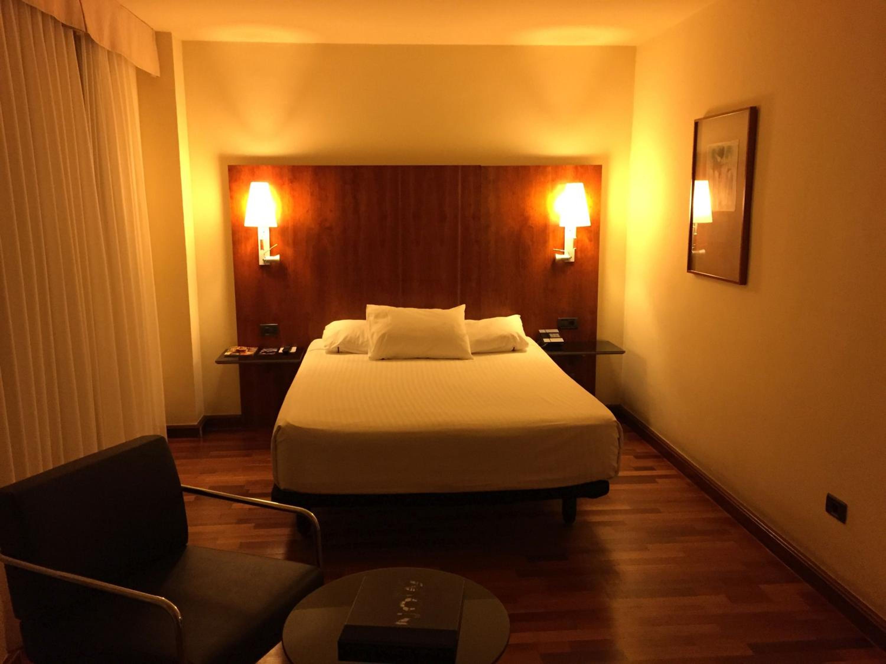 Superior Queen Guest Room with One Queen Bed and Sea View