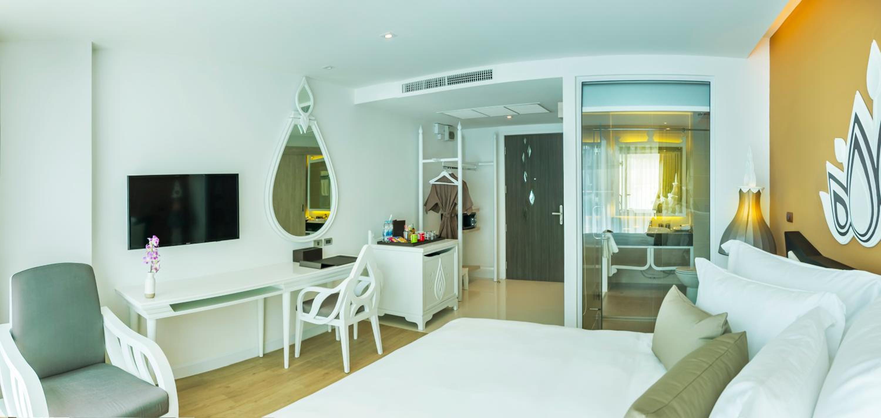 Deluxe King Room photo 3