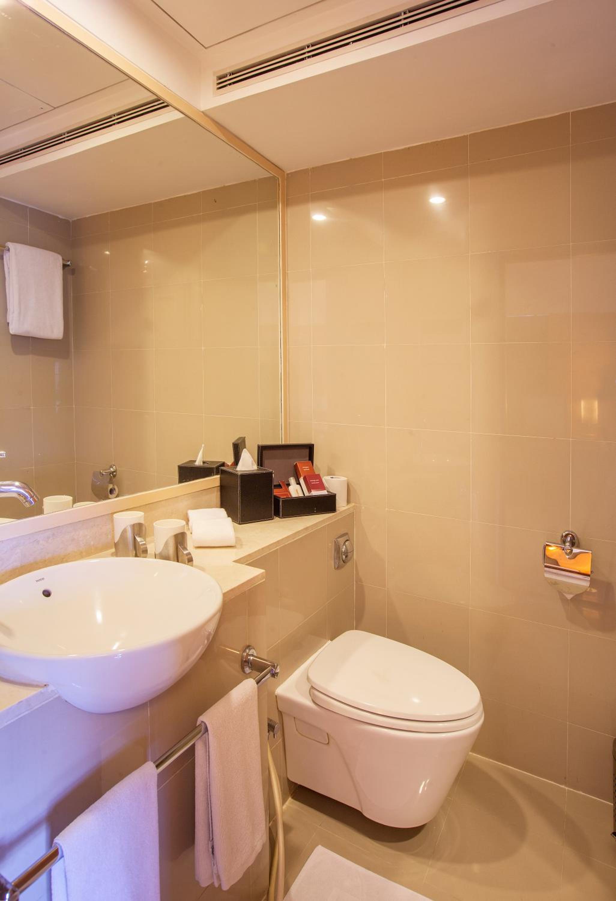 One Bedroom Superior Suite - Photo 2