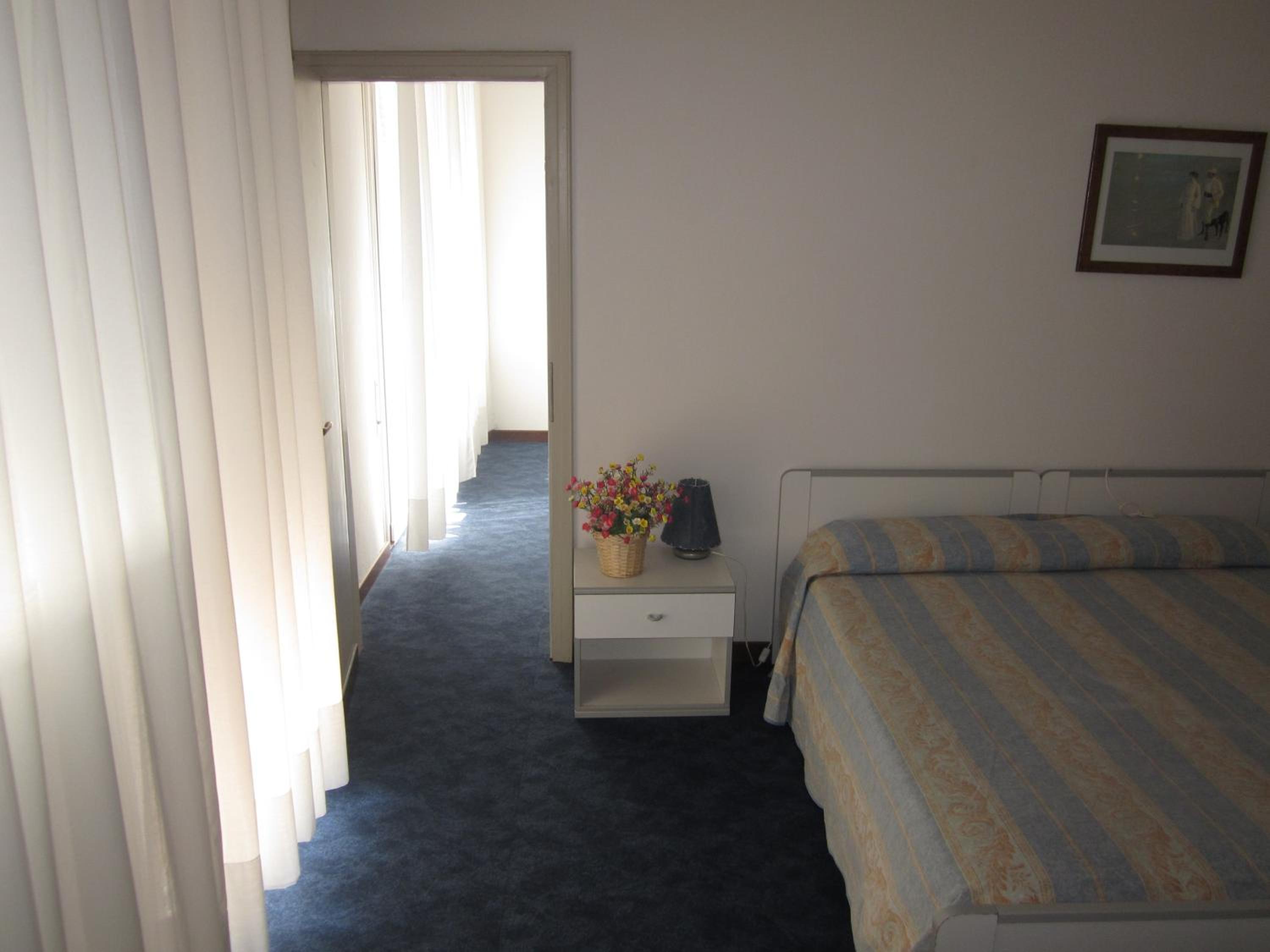 Family Room (2 Adults + 2 Children)