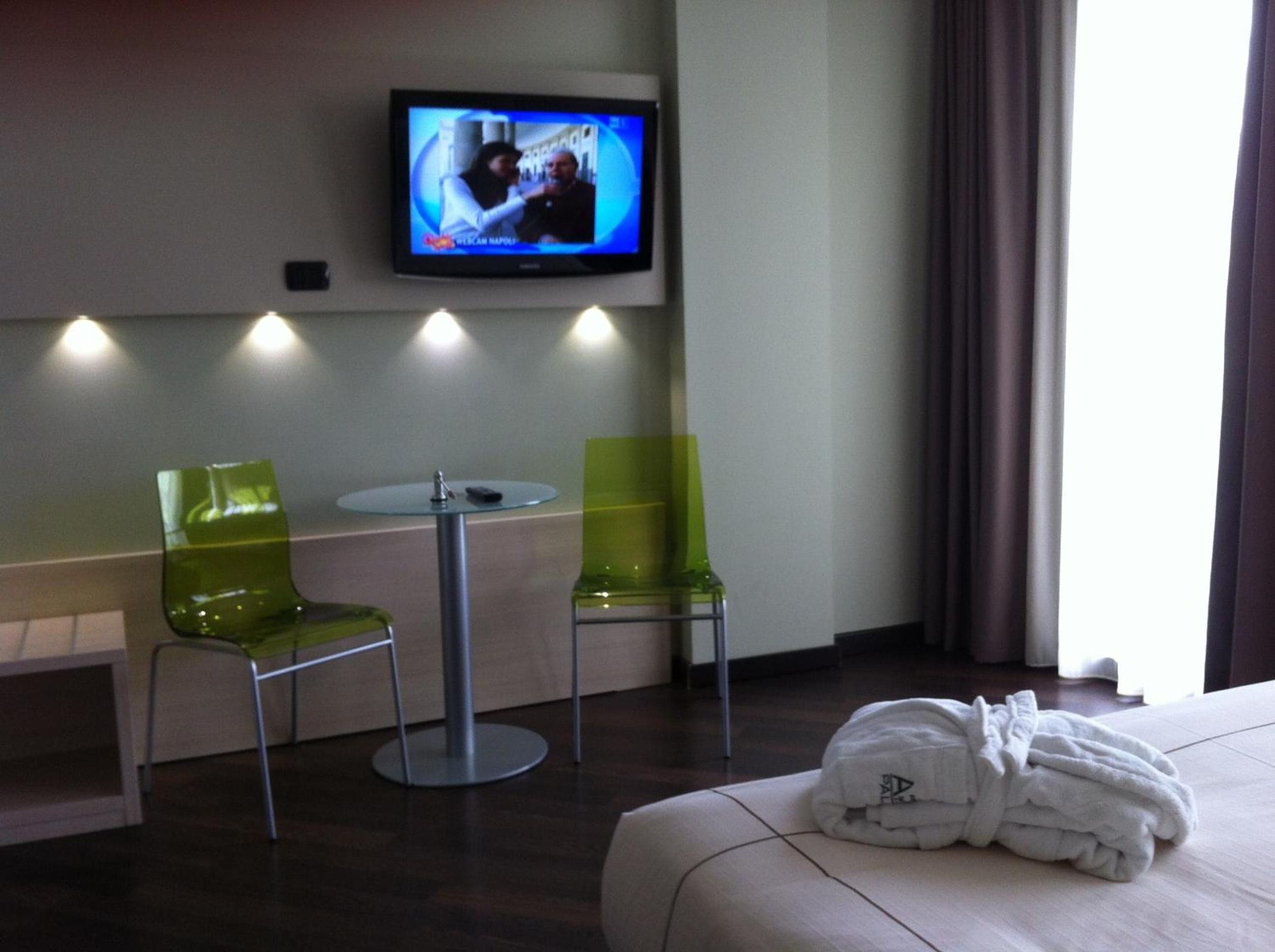 Family Room (2 Adults + 2 Children) thumbnail 6