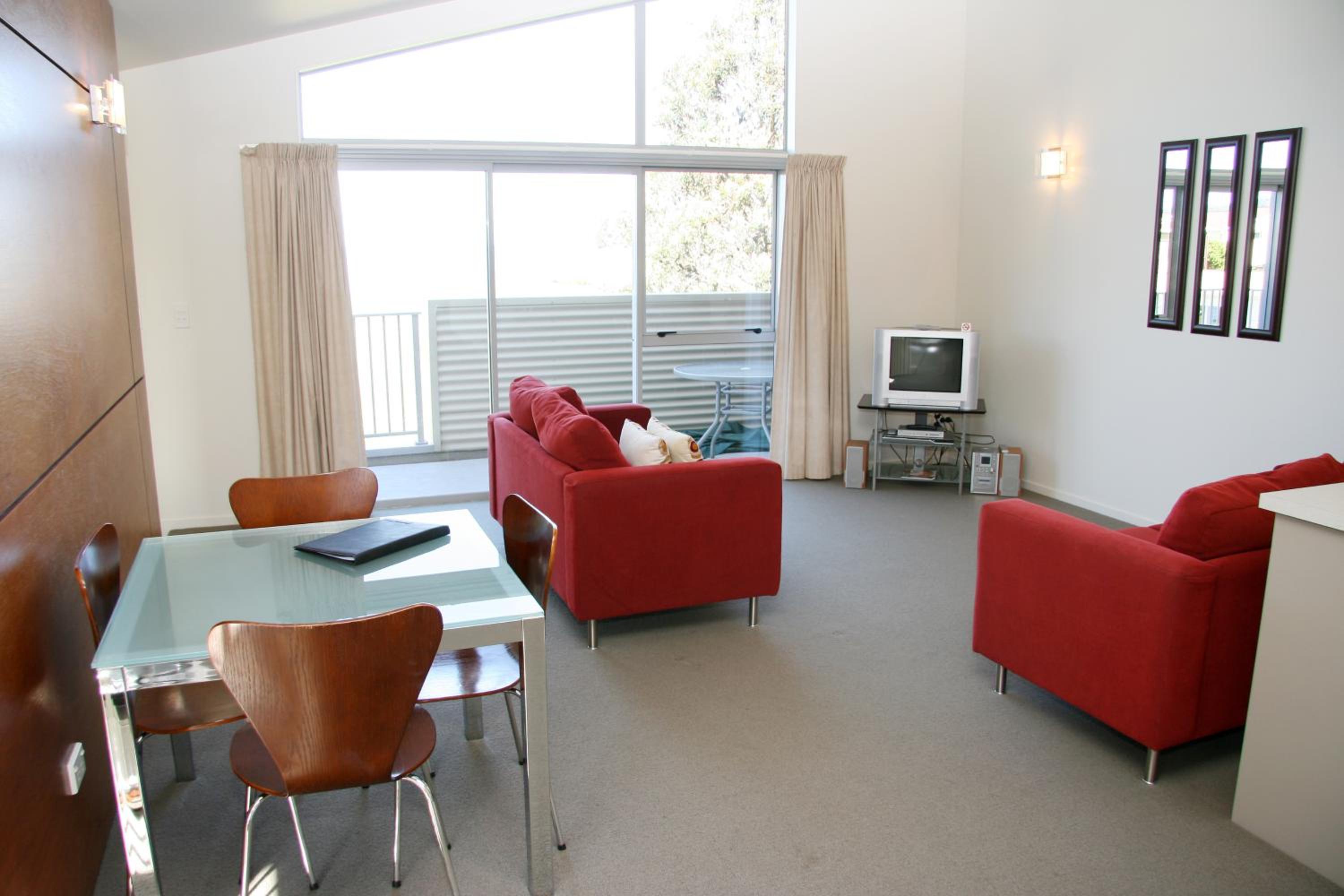One-Bedroom Apartment photo 1