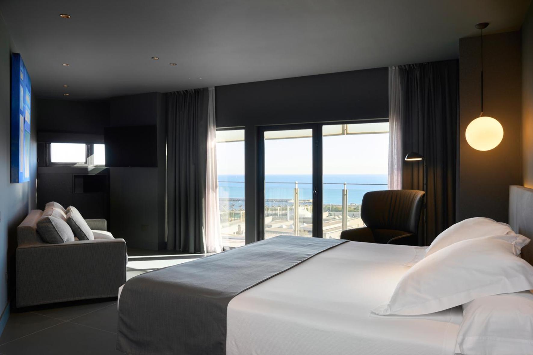 Deluxe Double Room with Balcony and Sea View