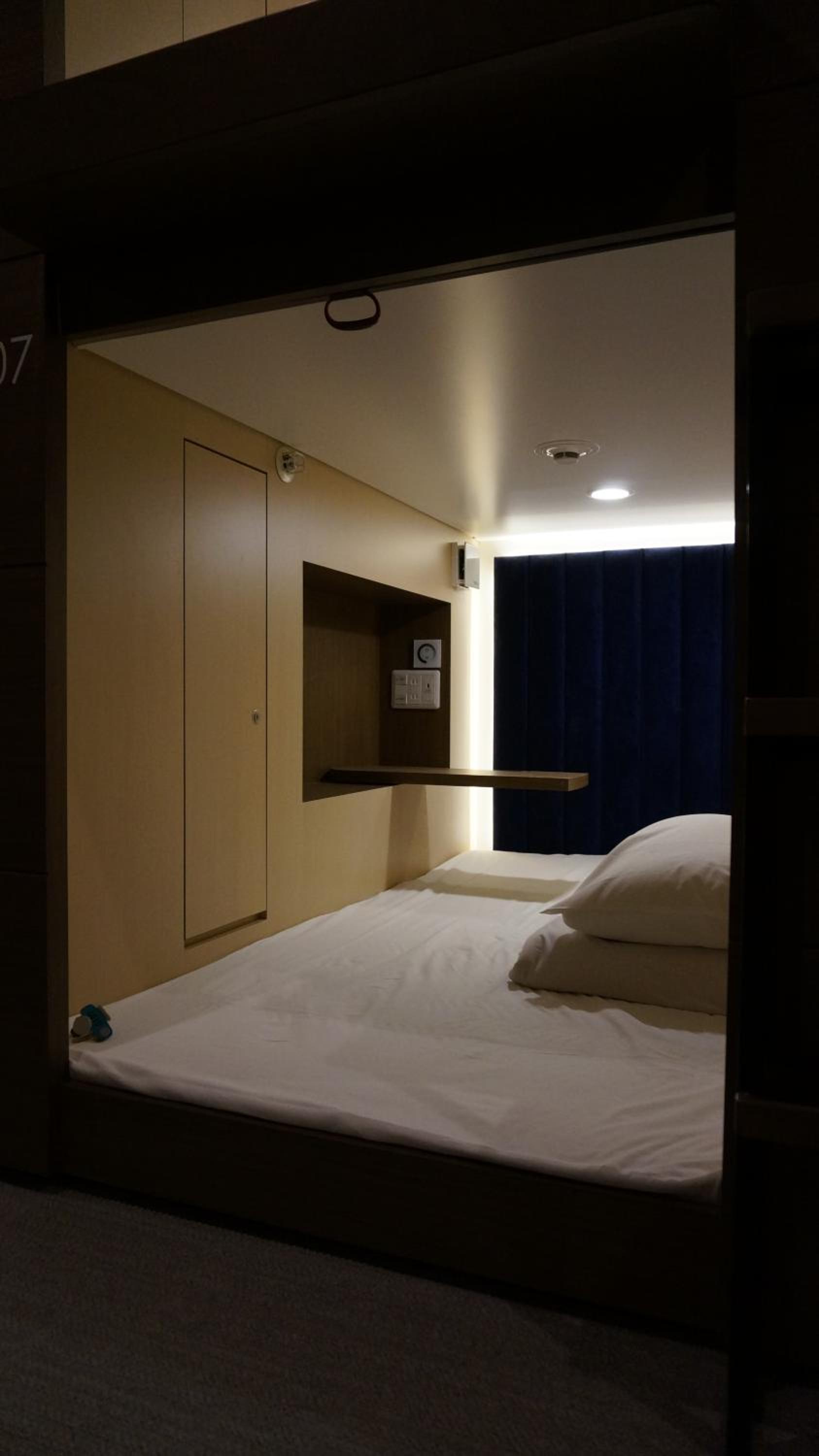 Standard Capsule Room for Male