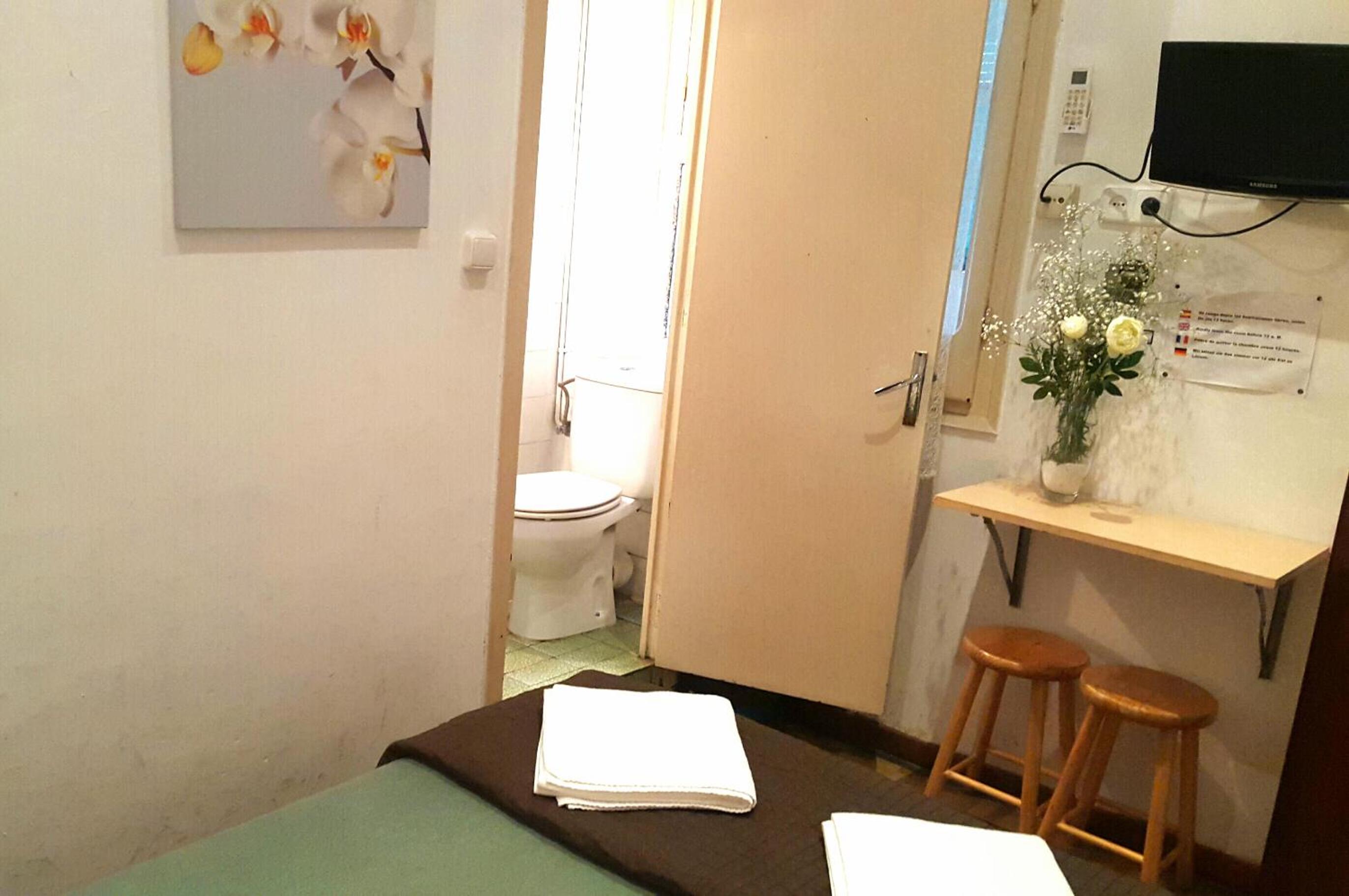 Economy Double Room photo 3