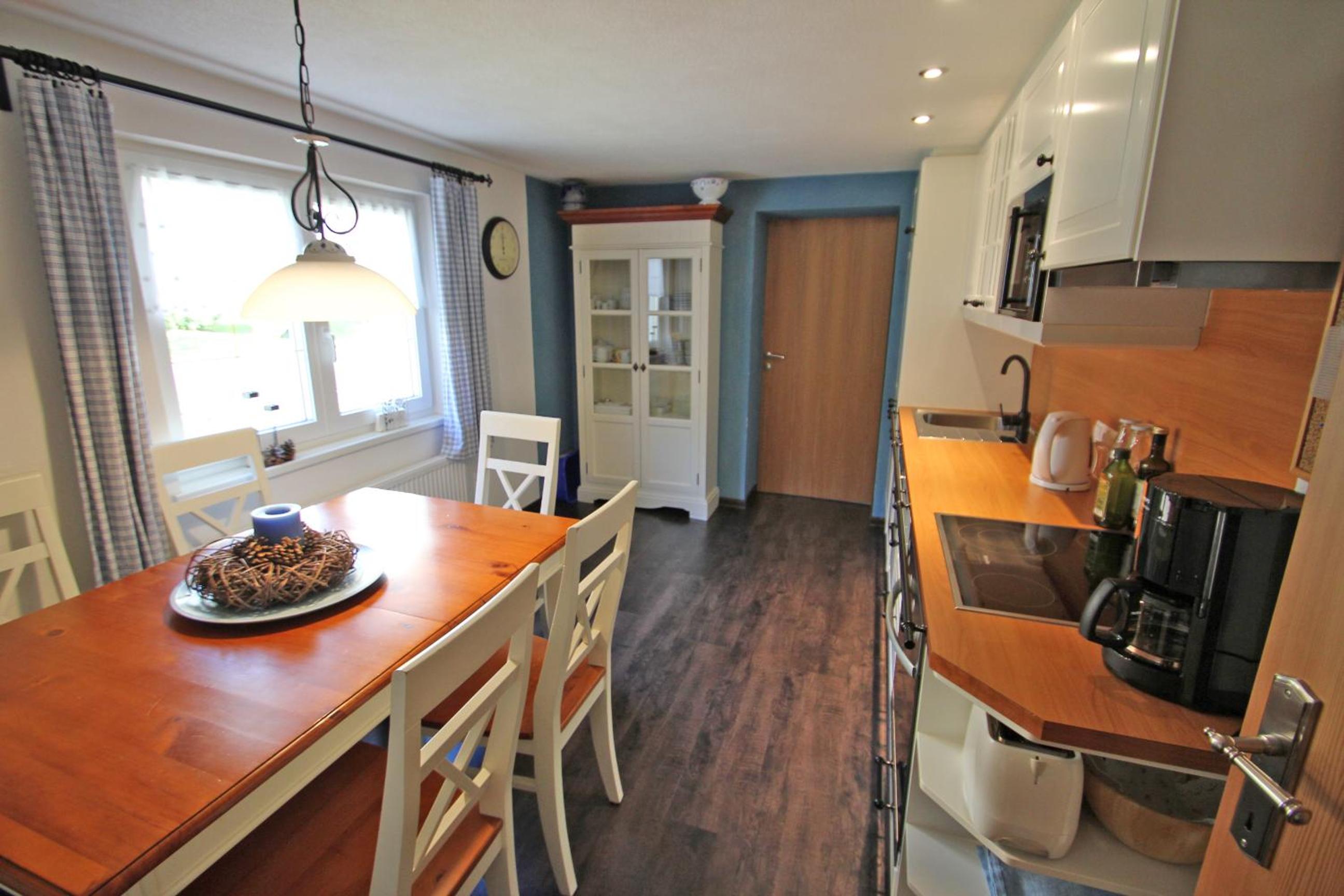 Four-Bedroom House photo 3