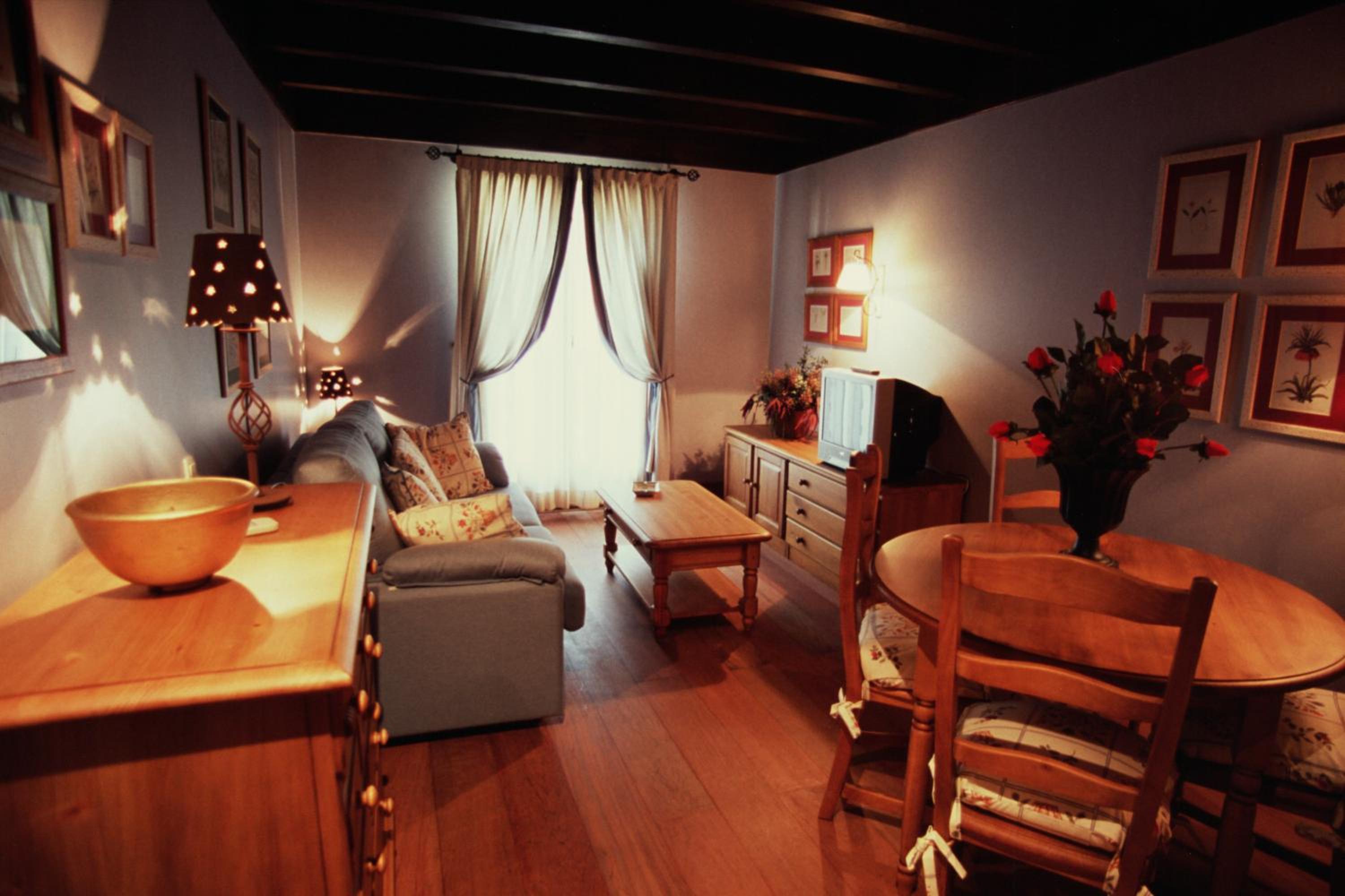 Family Room - Photo 2