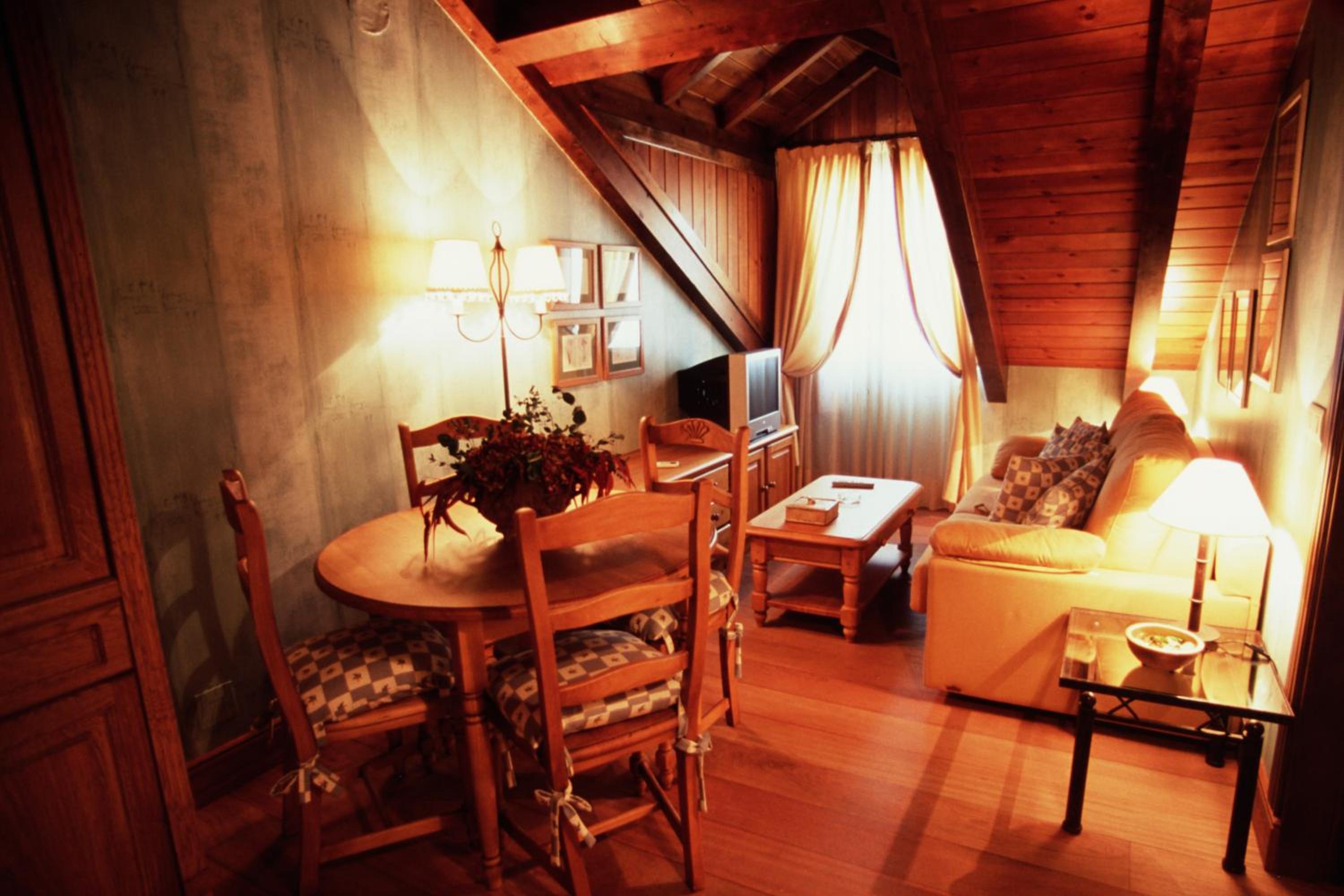 Family Room - Photo 4