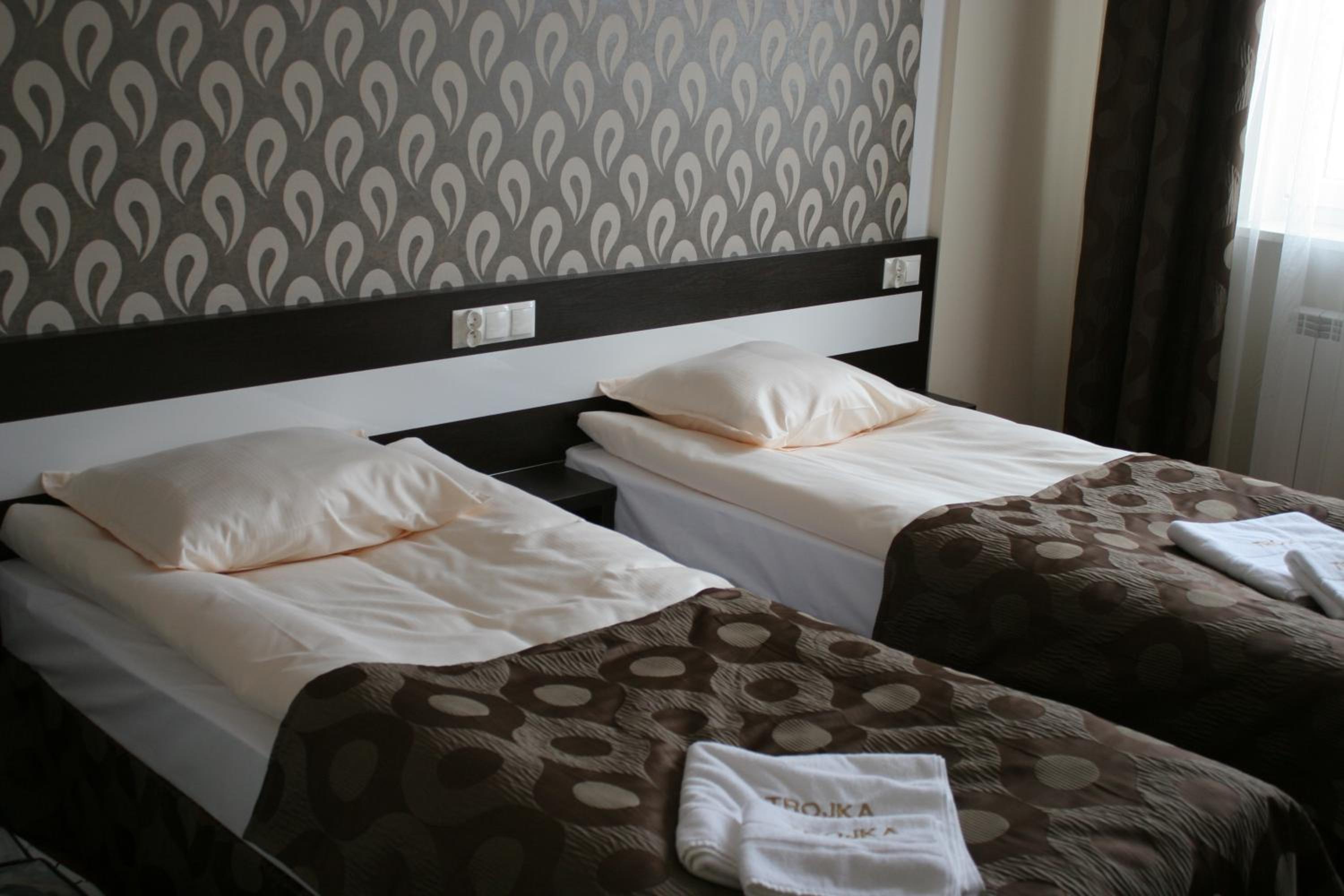 Twin Room - Photo 9