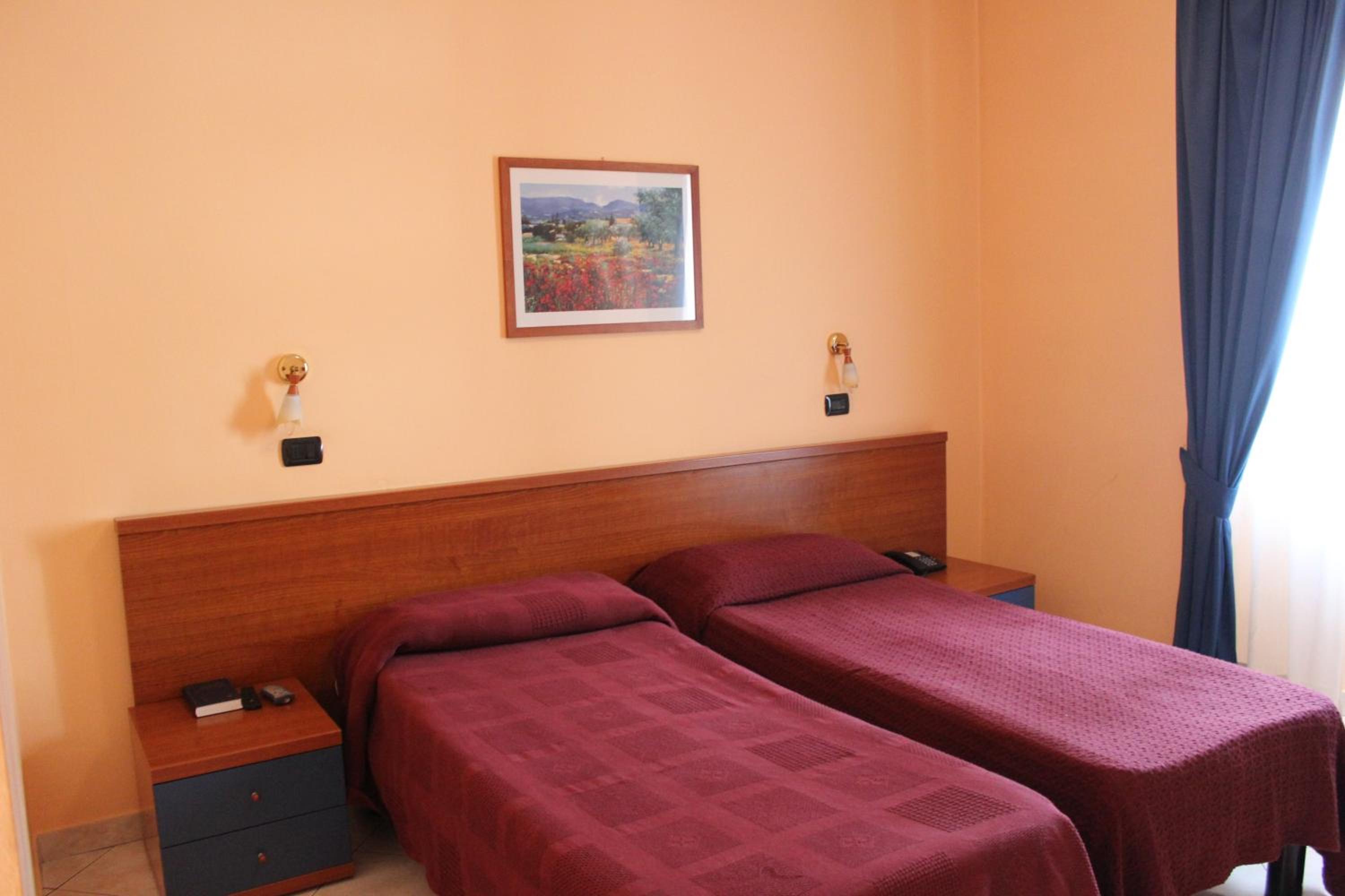 Twin Room - Photo 1
