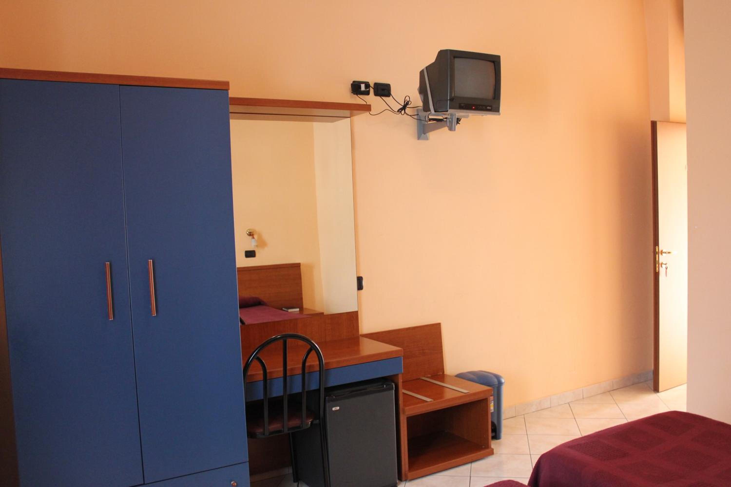 Twin Room - Photo 4
