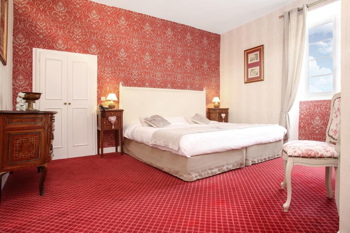 Queen Room photo 2