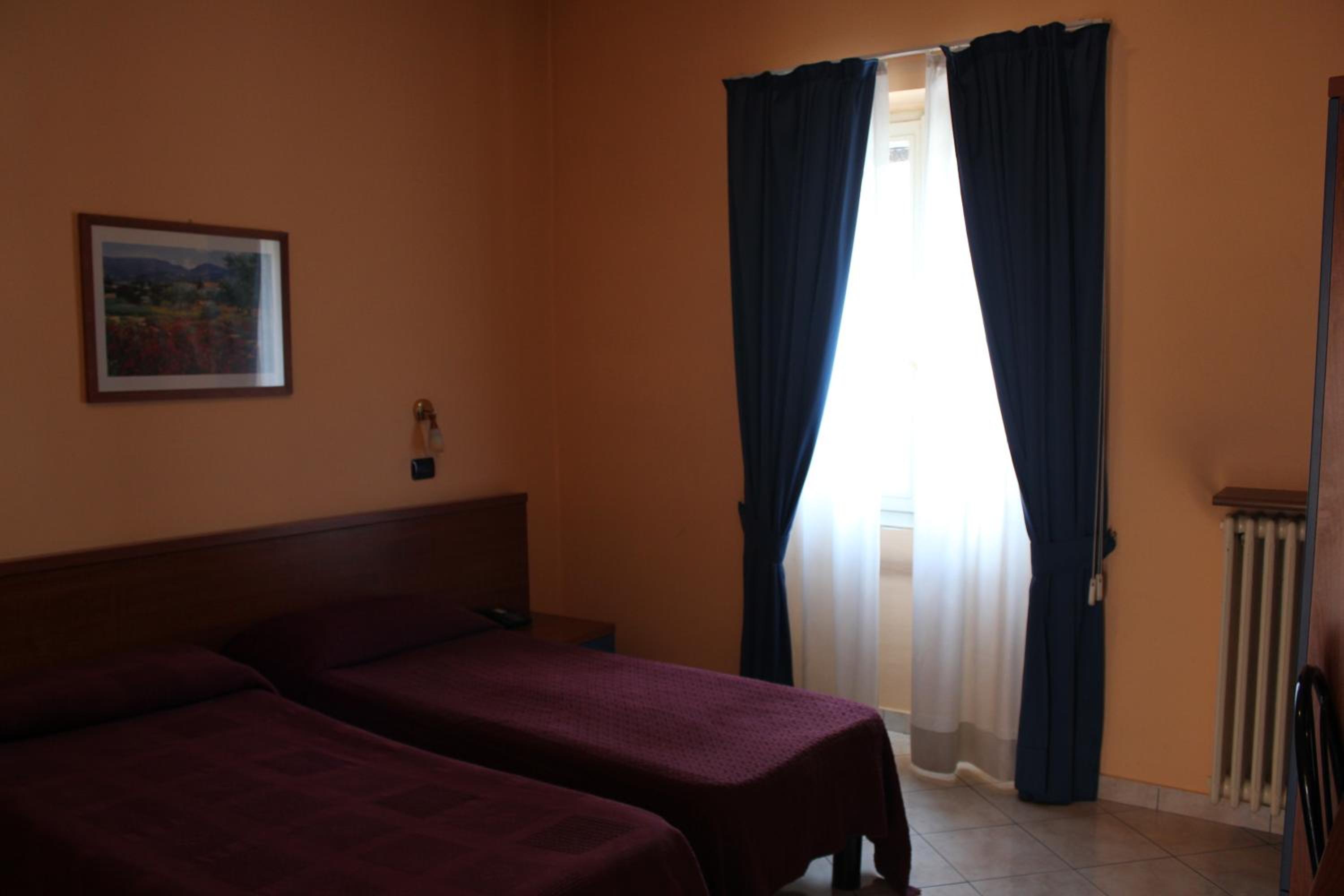 Twin Room - Photo 6