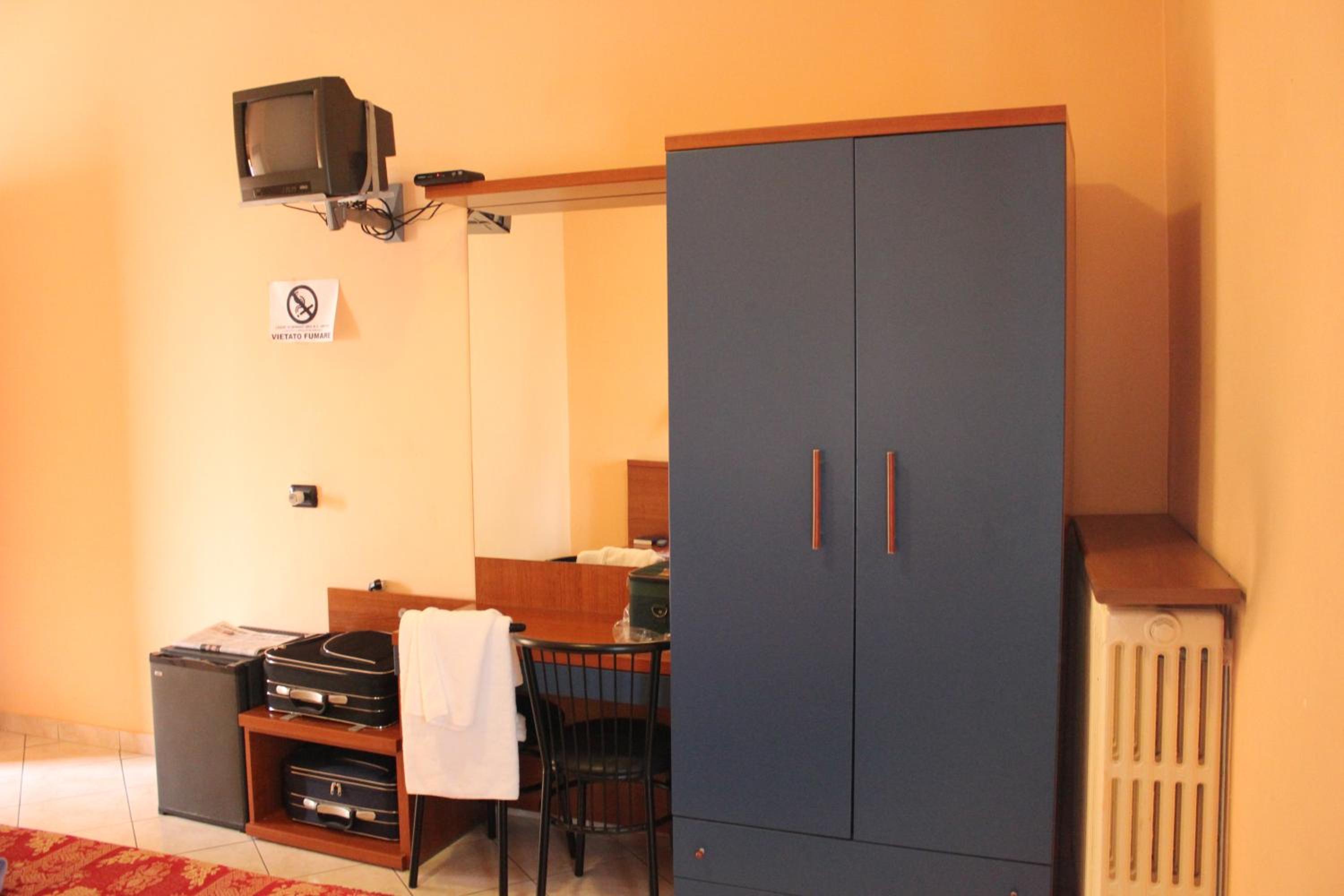 Double Room - Photo 4