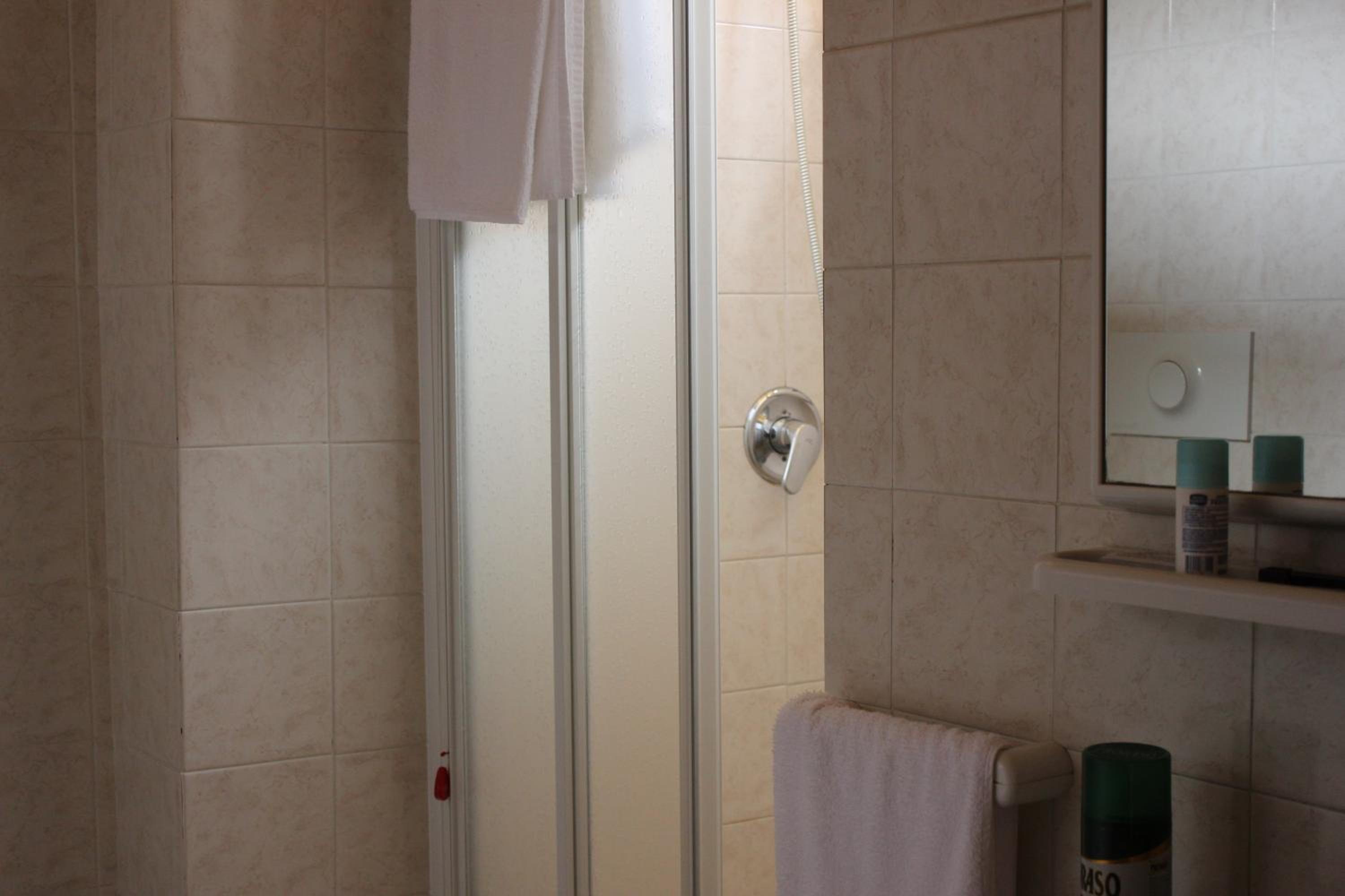 Double Room - Photo 6