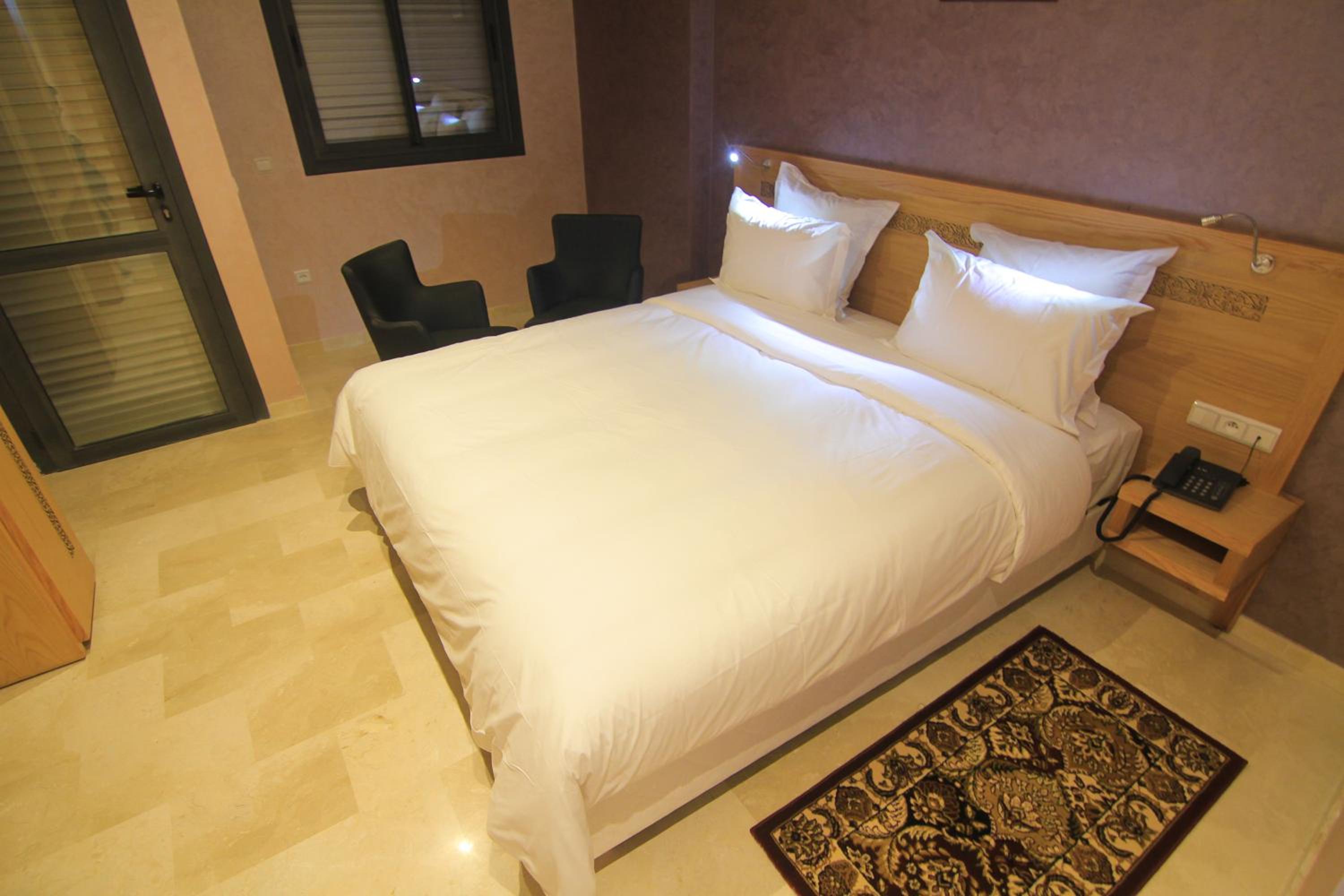 Deluxe Double Room with Balcony - Photo 5