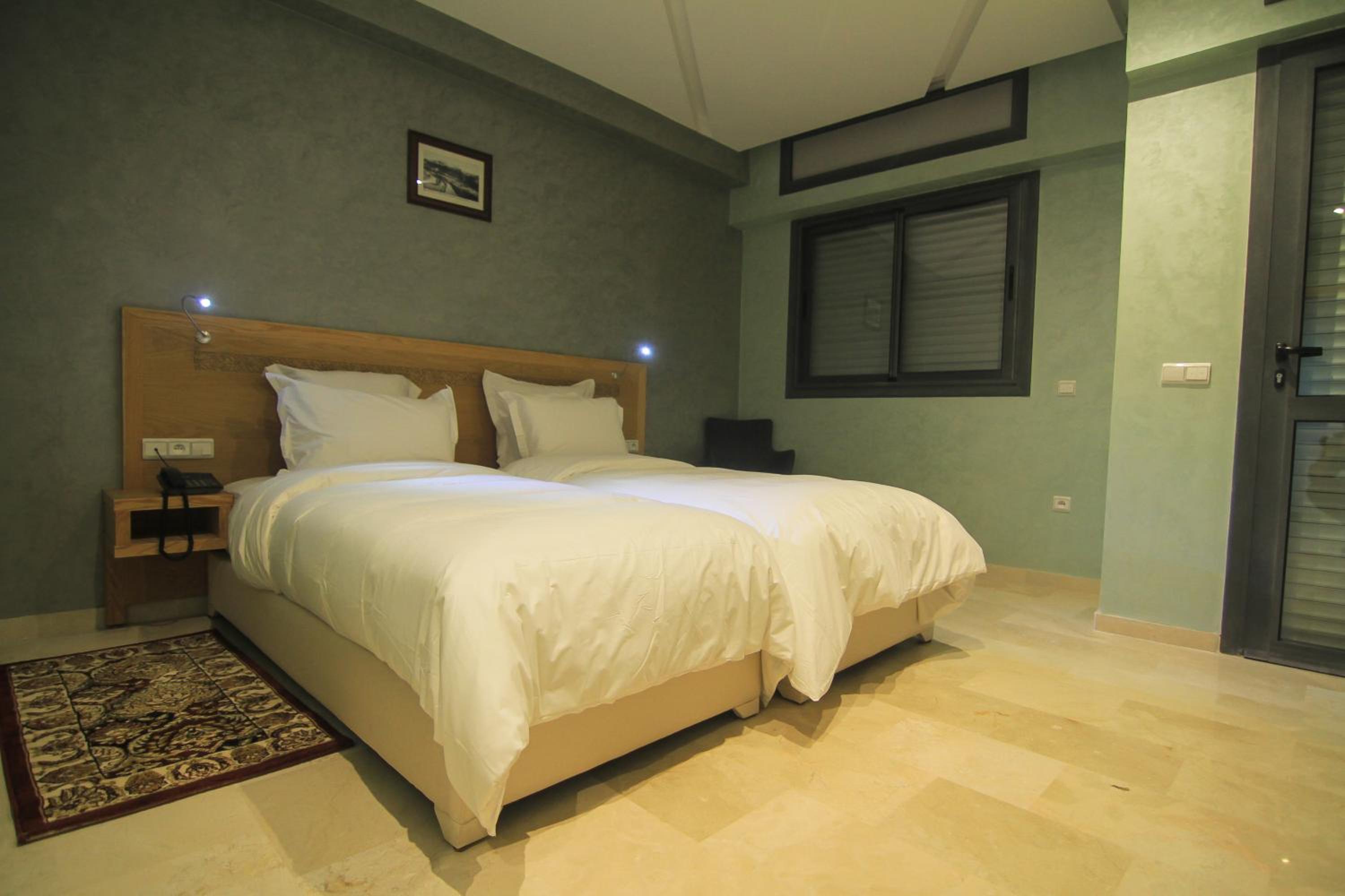 Deluxe Double Room with Balcony - Photo 3