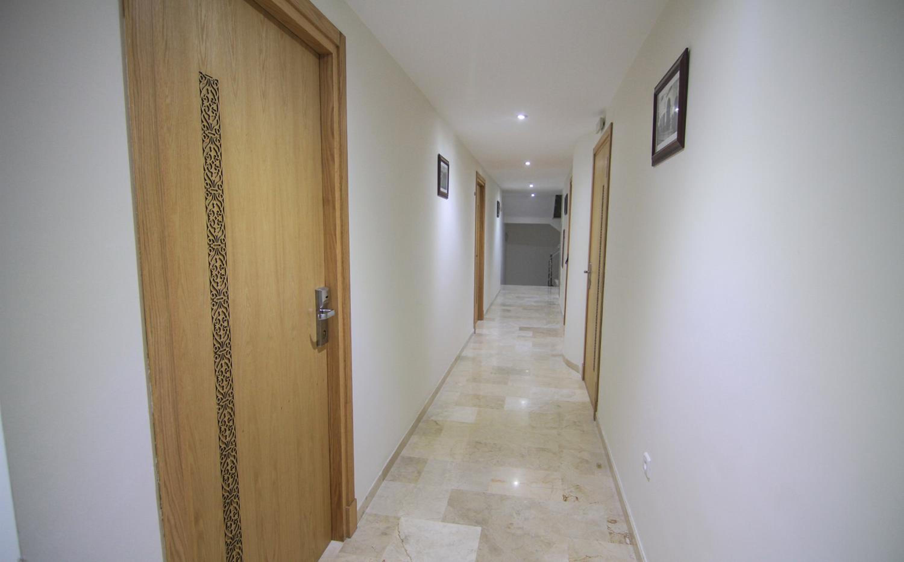 Deluxe Double Room with Balcony - Photo 4