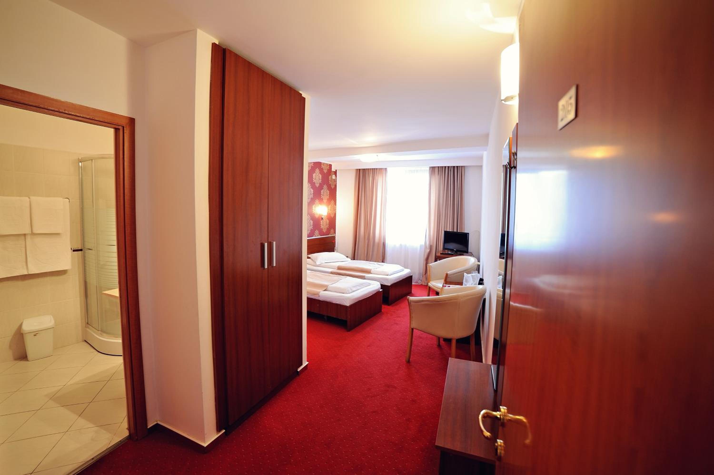 Twin Room - Photo 2