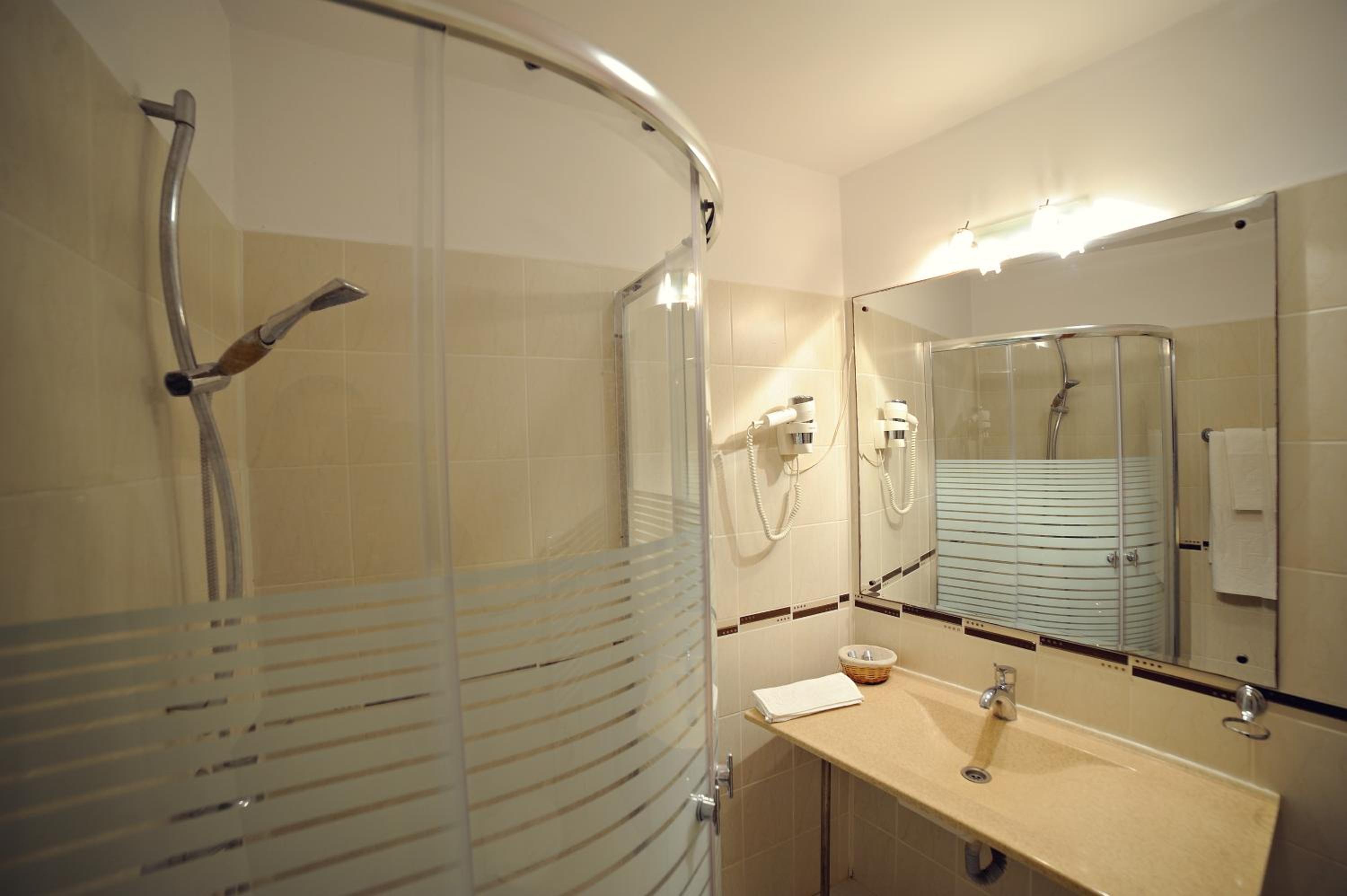 Double Room - Photo 5