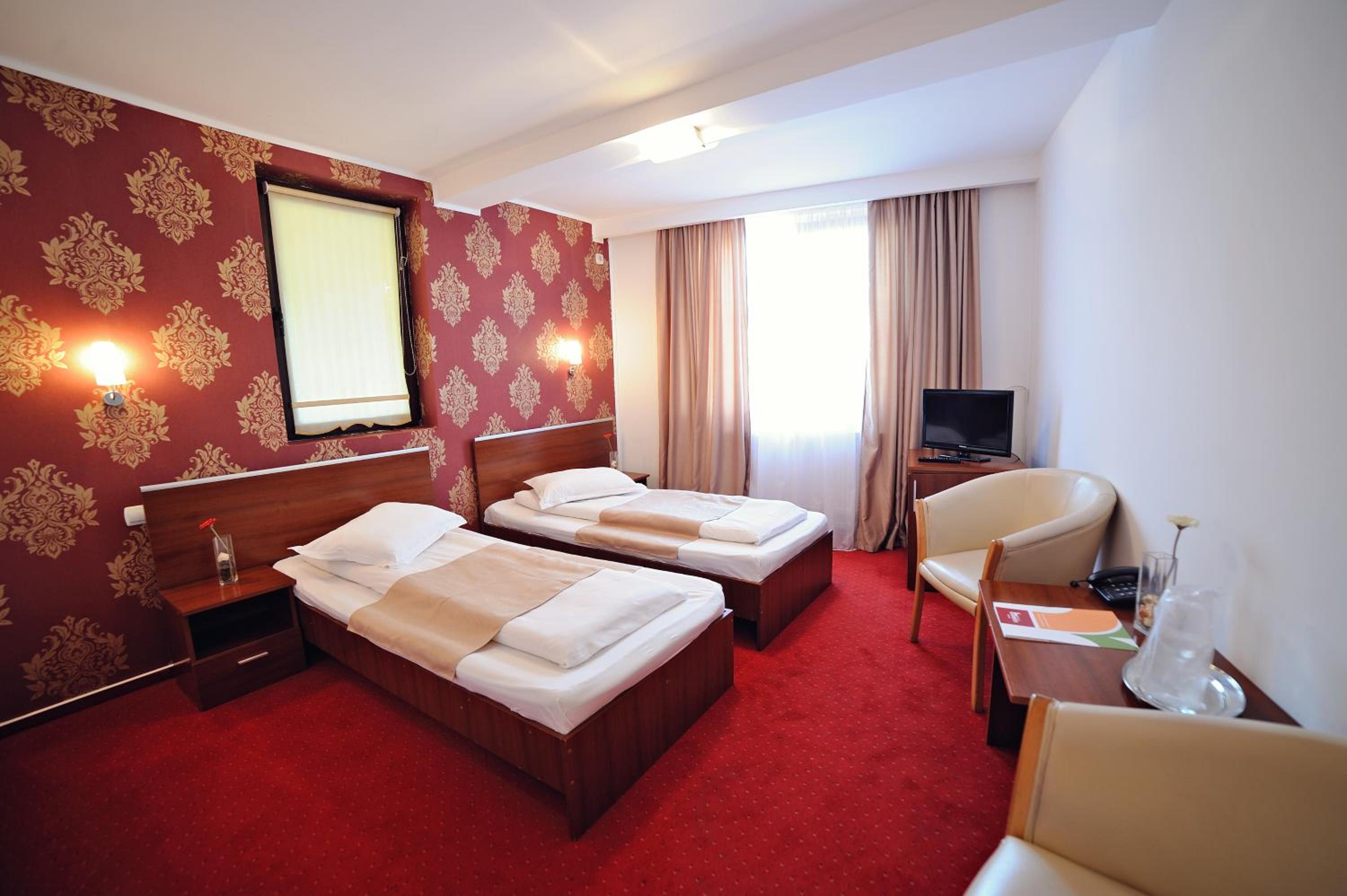 Twin Room - Photo 1