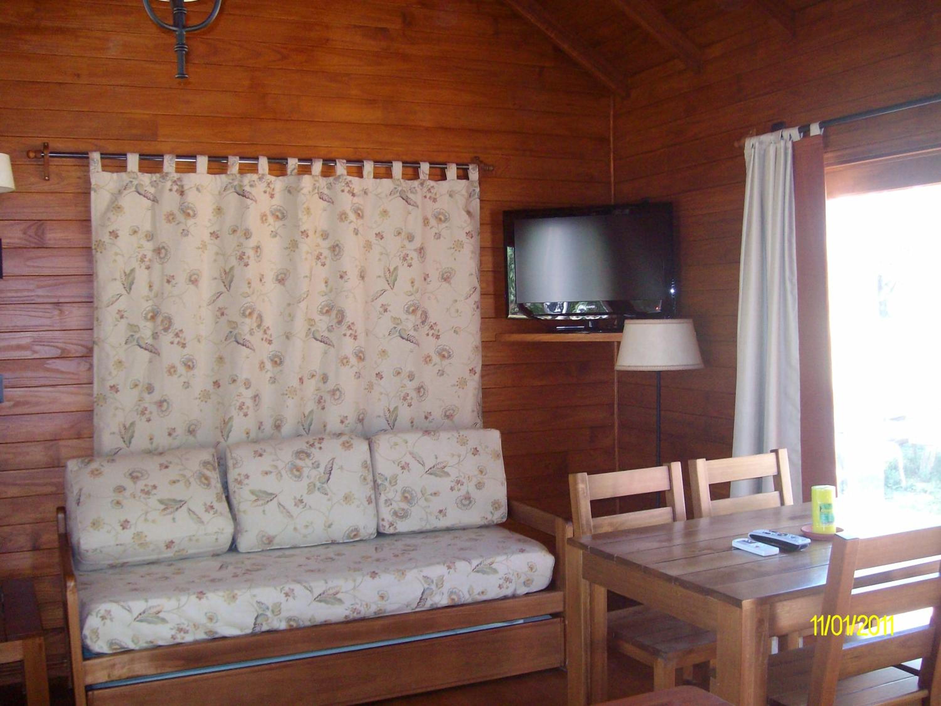 One-Bedroom Bungalow (2 Adults + 2 Children)