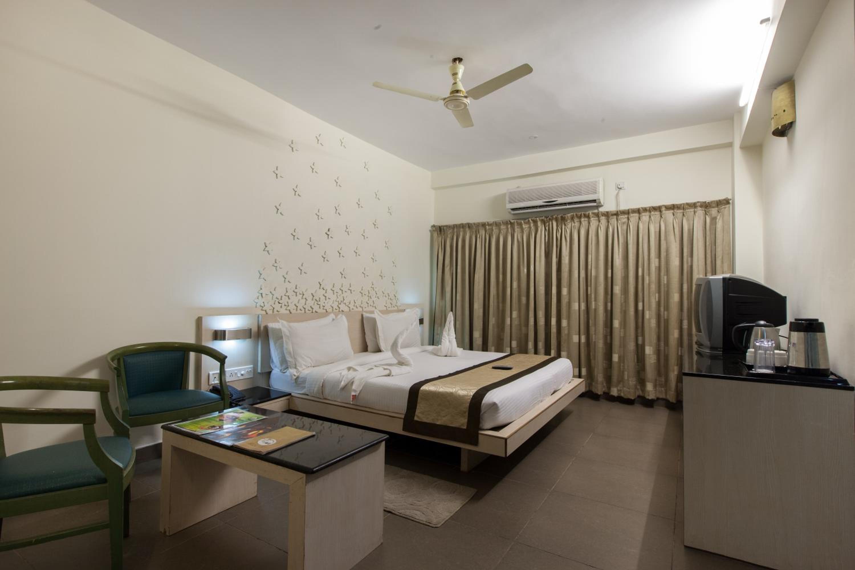 Deluxe Room - Photo 3