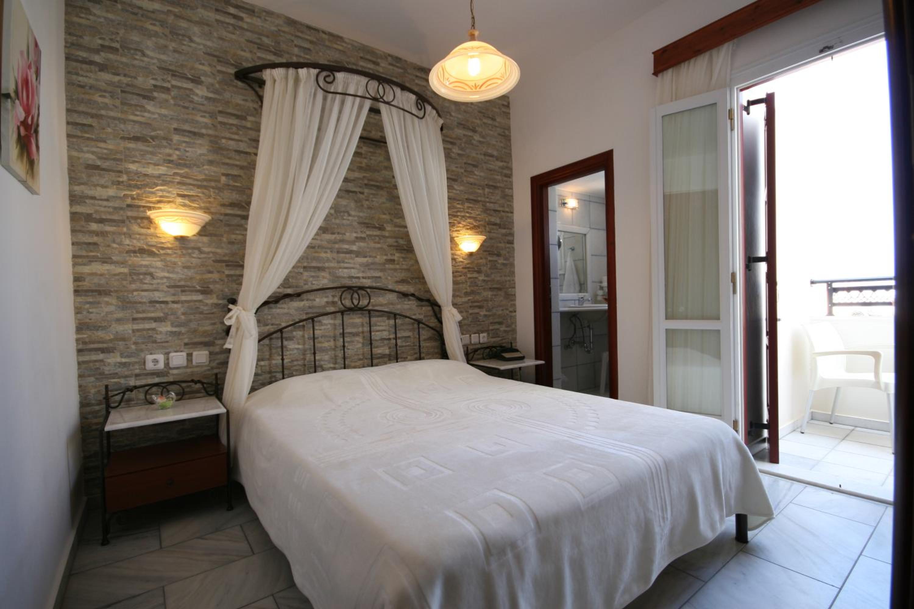 Double or Twin Room - Photo 6
