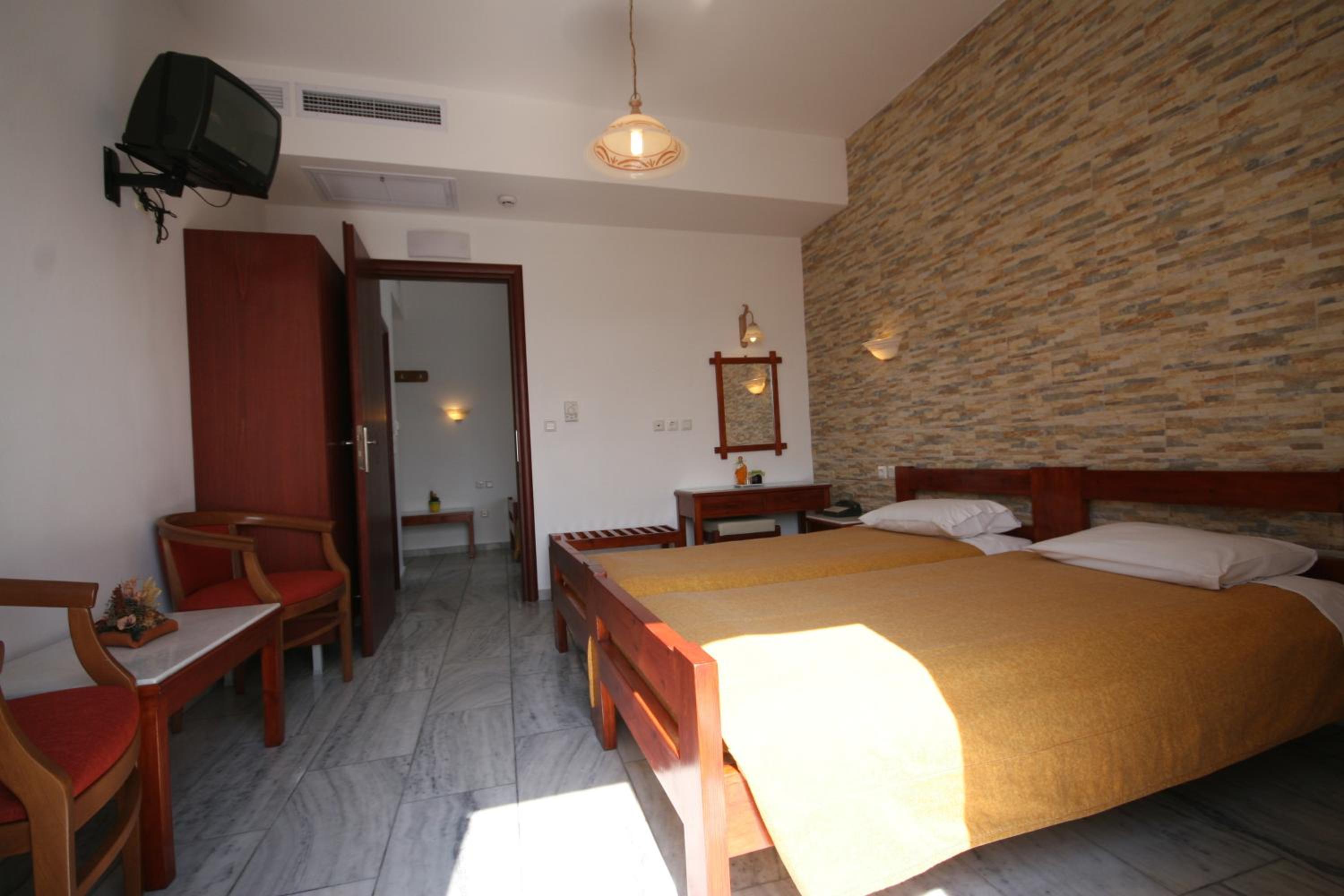 Suite - Photo 10