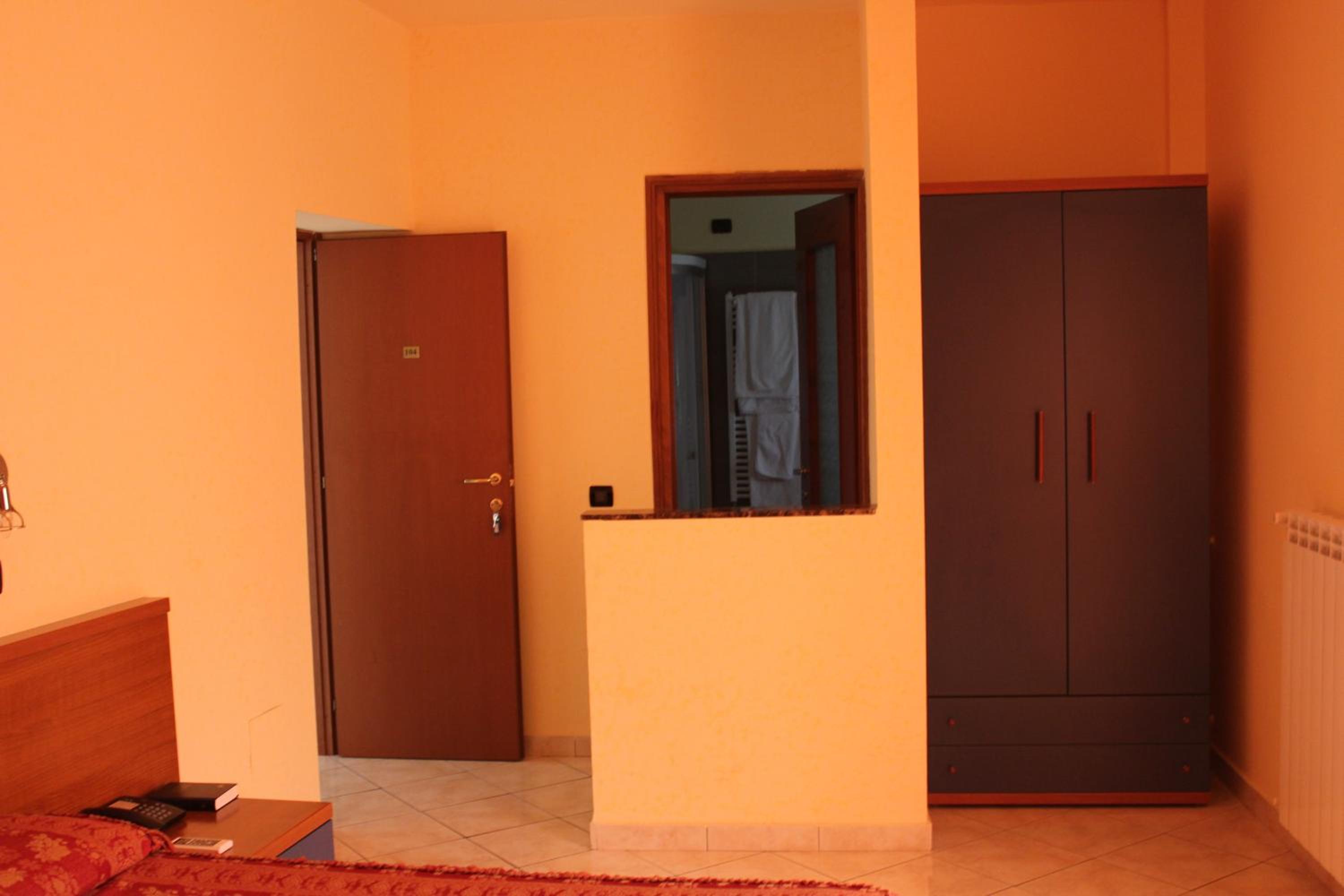 Triple Room - Photo 7