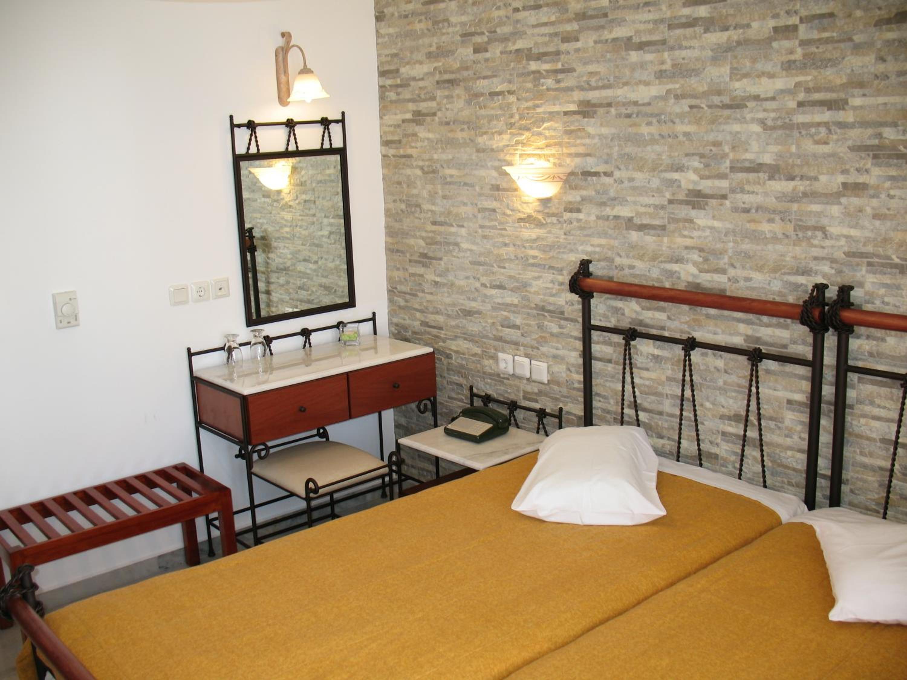 Budget Double Room - Photo 1